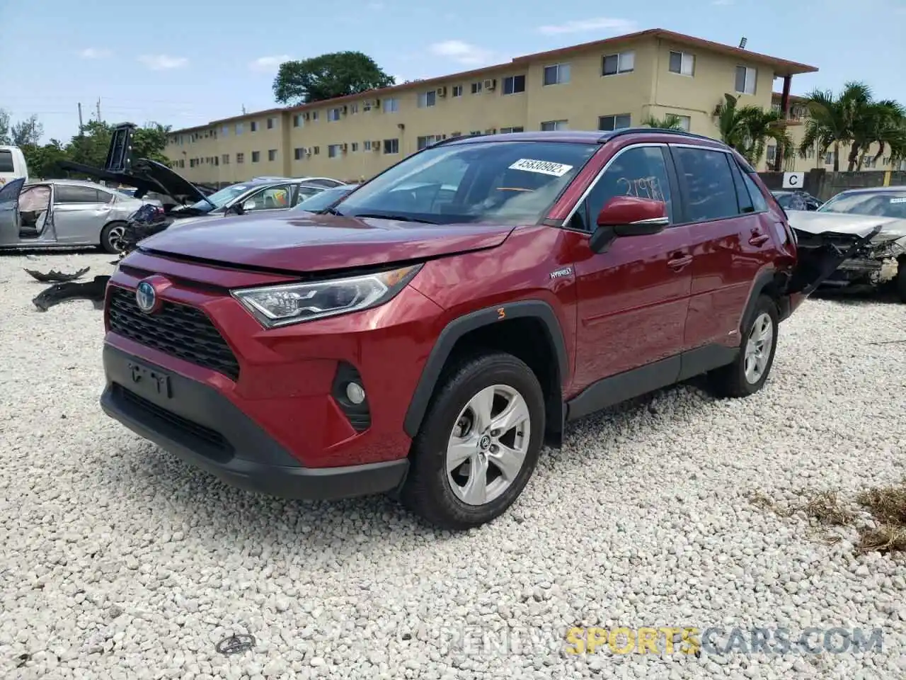 2 Photograph of a damaged car 2T3RWRFV5LW052768 TOYOTA RAV4 2020