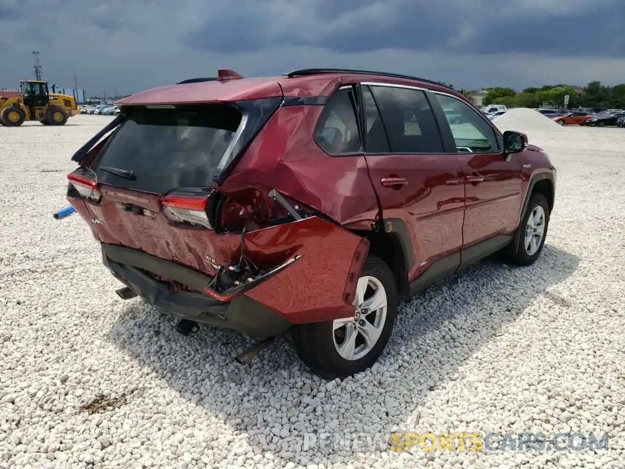 4 Photograph of a damaged car 2T3RWRFV5LW052768 TOYOTA RAV4 2020