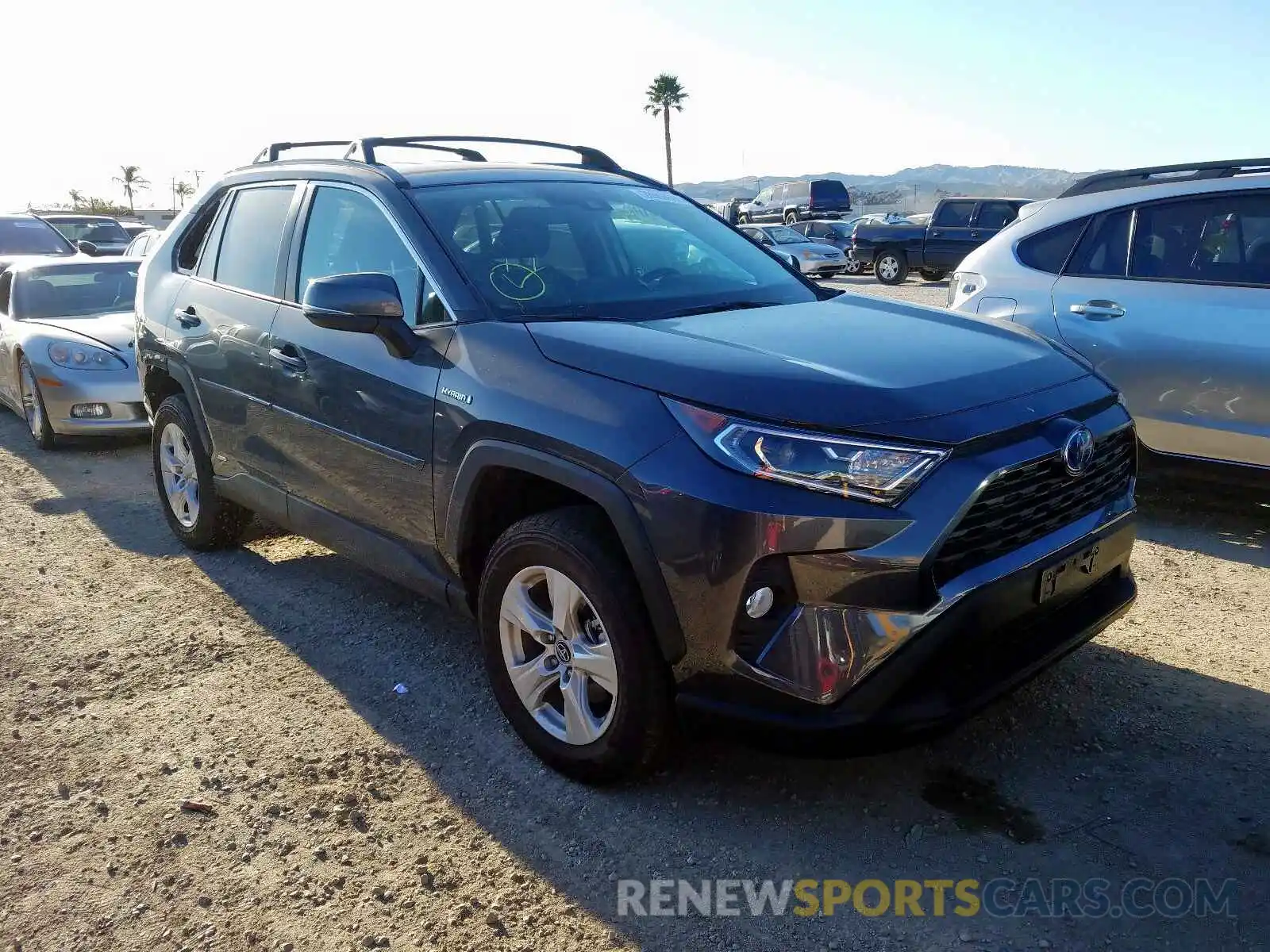 1 Photograph of a damaged car 2T3RWRFV5LW054570 TOYOTA RAV4 2020