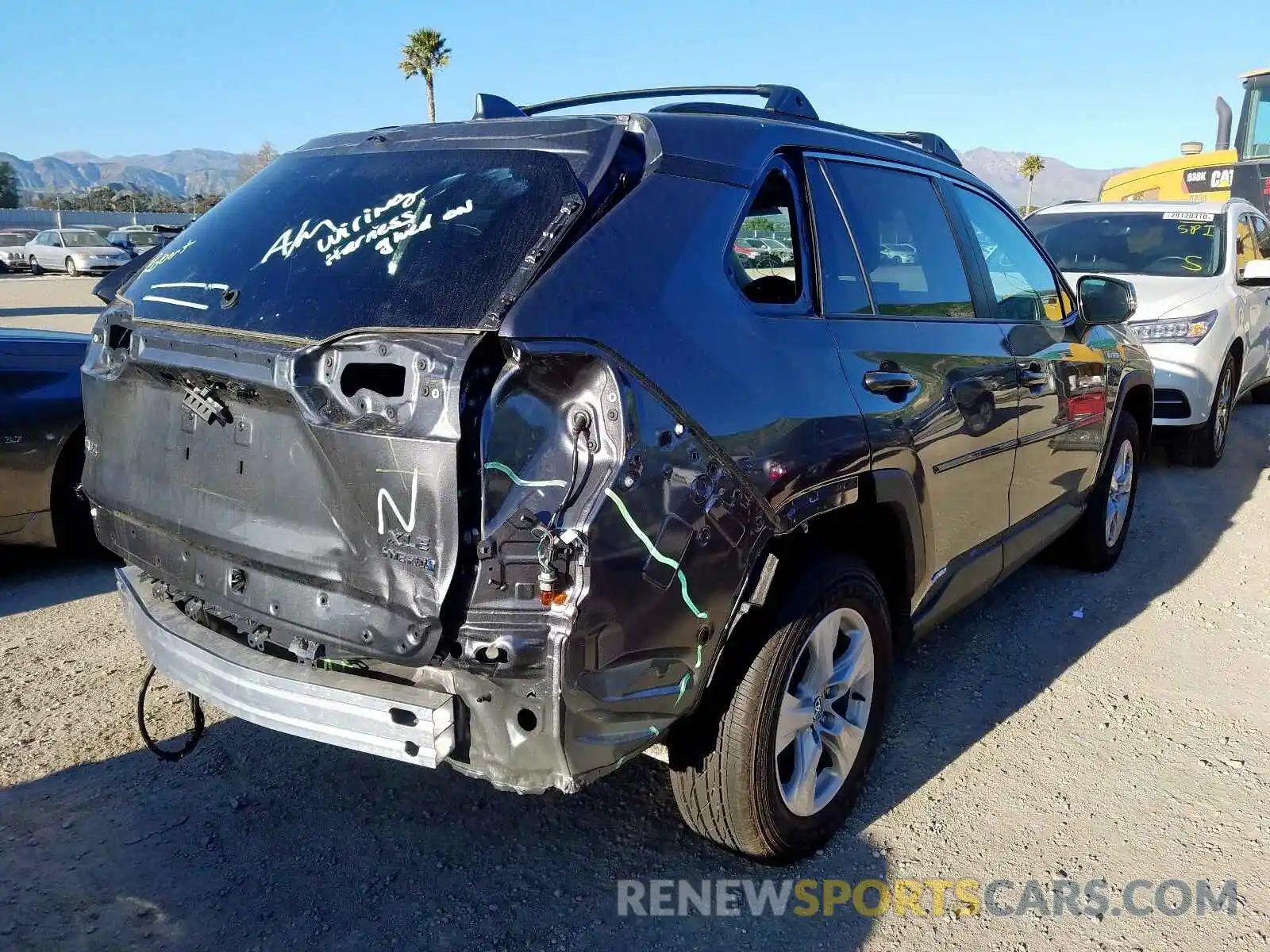 4 Photograph of a damaged car 2T3RWRFV5LW054570 TOYOTA RAV4 2020