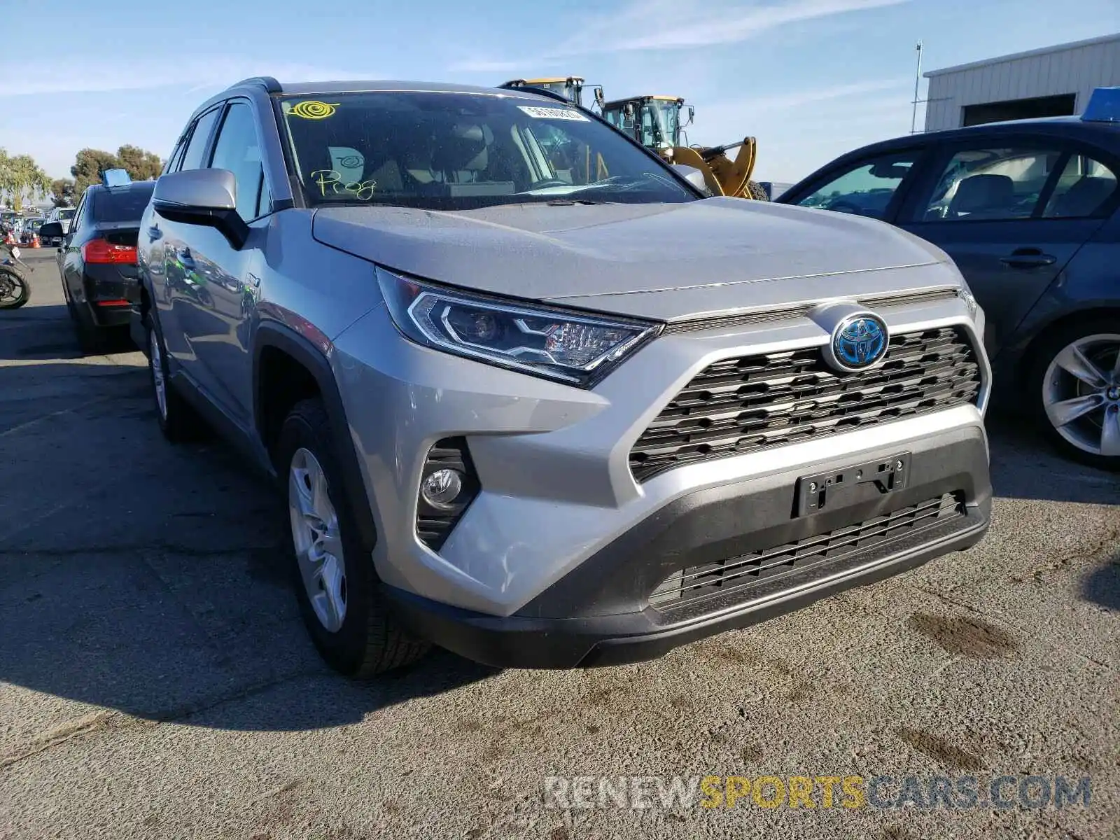 1 Photograph of a damaged car 2T3RWRFV5LW055203 TOYOTA RAV4 2020