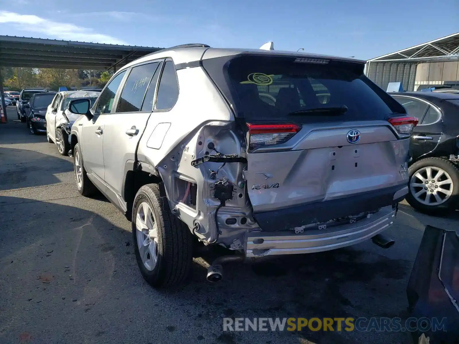 3 Photograph of a damaged car 2T3RWRFV5LW055203 TOYOTA RAV4 2020