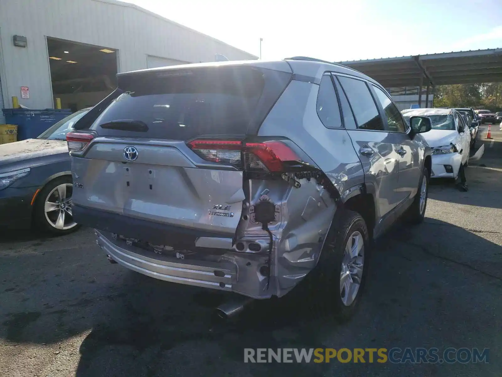 4 Photograph of a damaged car 2T3RWRFV5LW055203 TOYOTA RAV4 2020