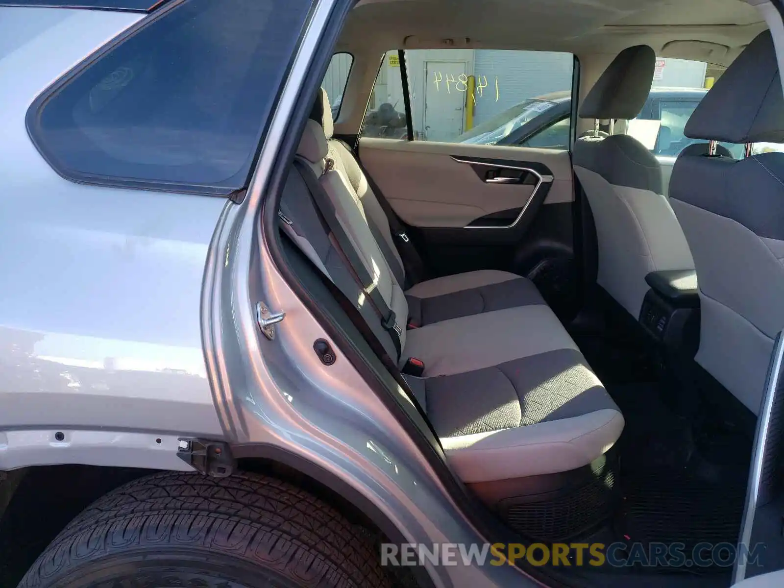 6 Photograph of a damaged car 2T3RWRFV5LW055203 TOYOTA RAV4 2020