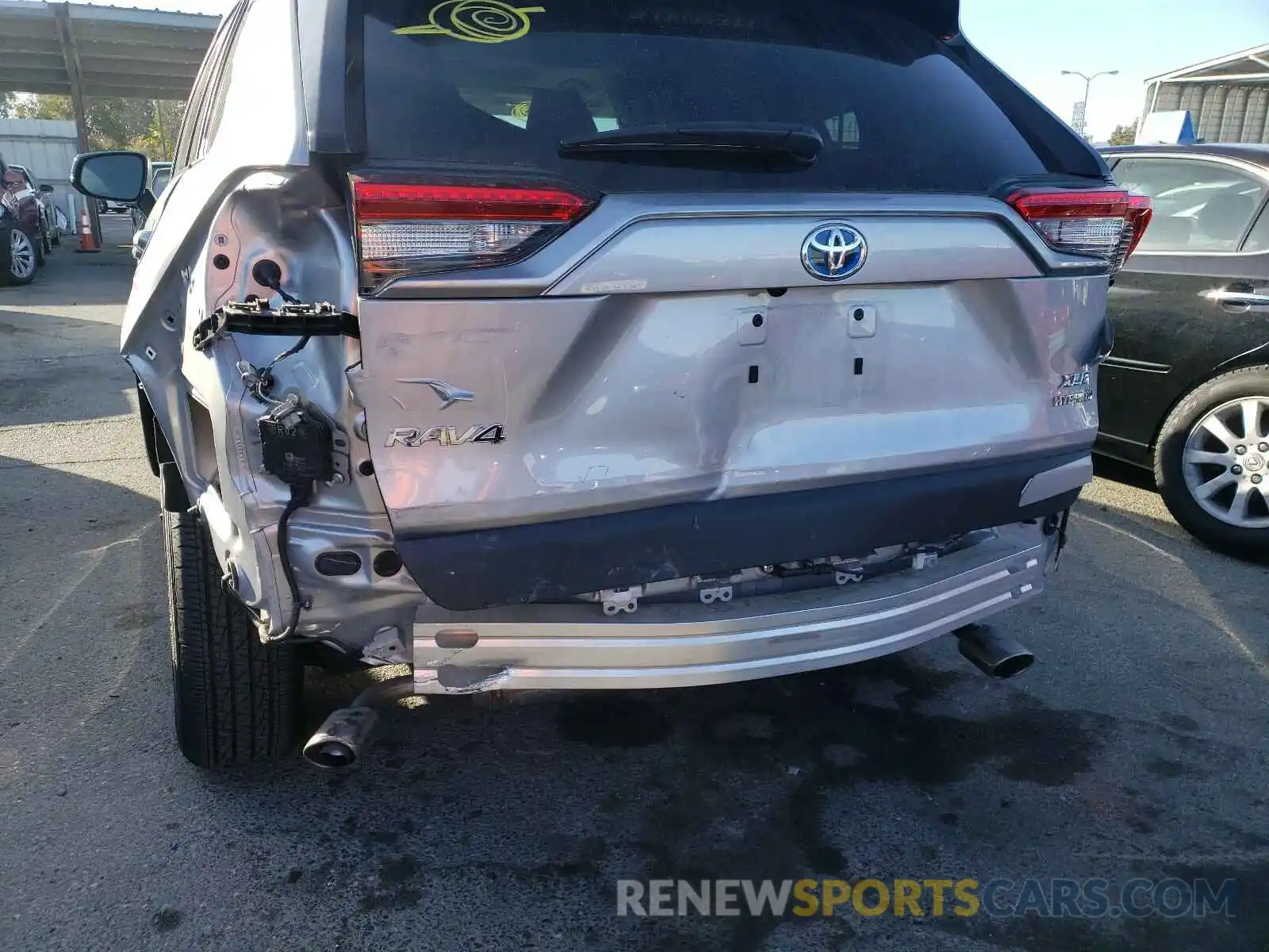 9 Photograph of a damaged car 2T3RWRFV5LW055203 TOYOTA RAV4 2020