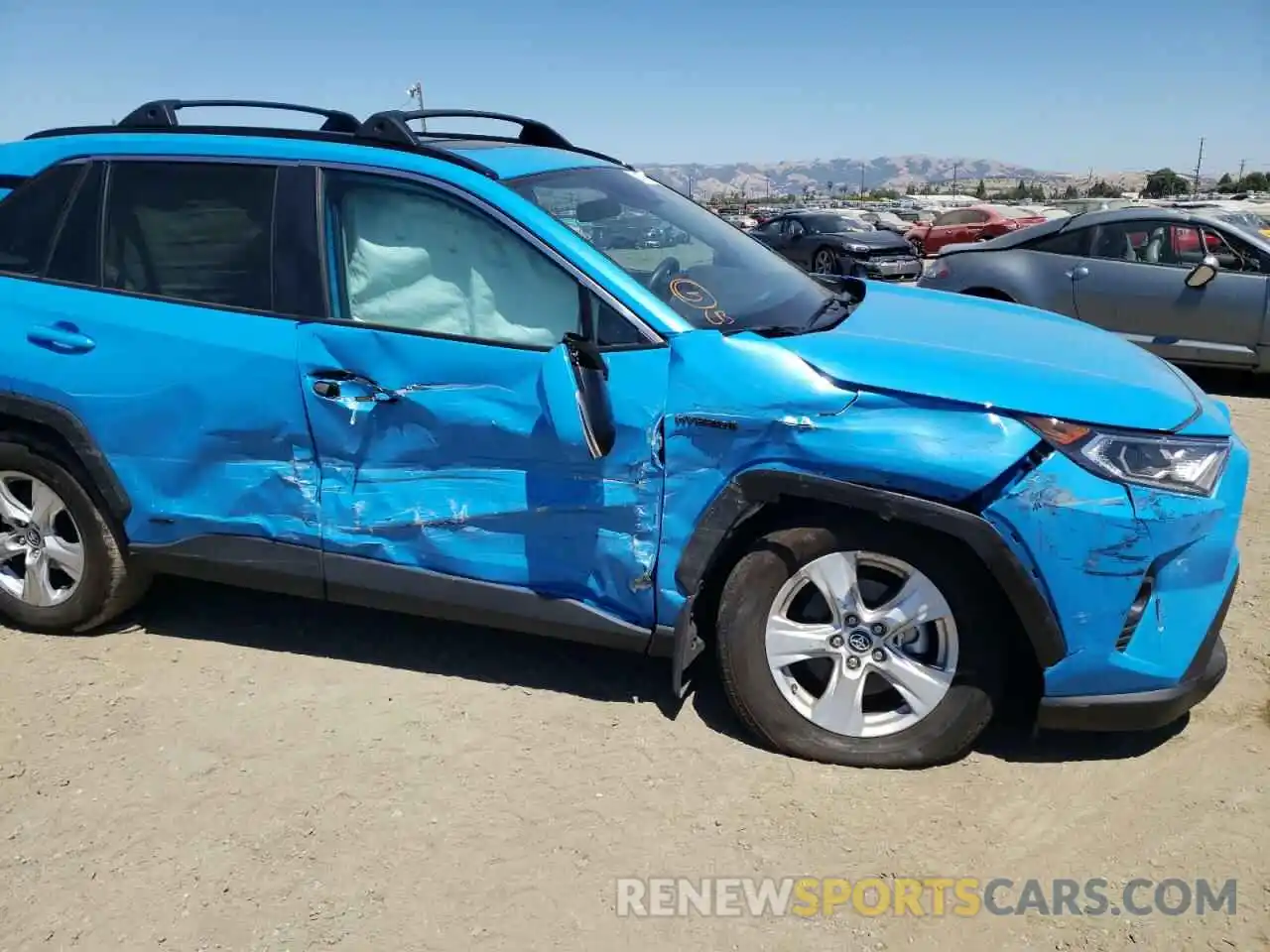 9 Photograph of a damaged car 2T3RWRFV5LW061857 TOYOTA RAV4 2020