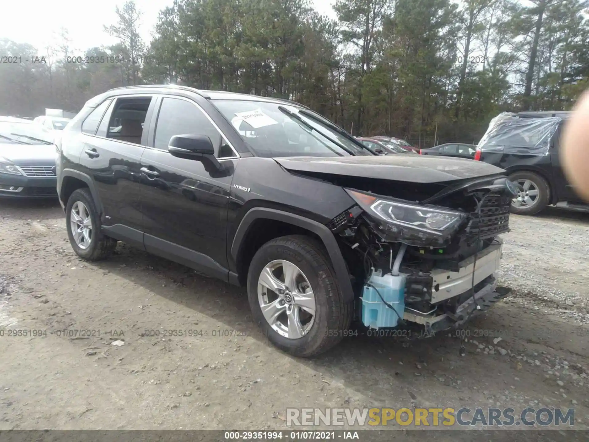 1 Photograph of a damaged car 2T3RWRFV5LW065939 TOYOTA RAV4 2020