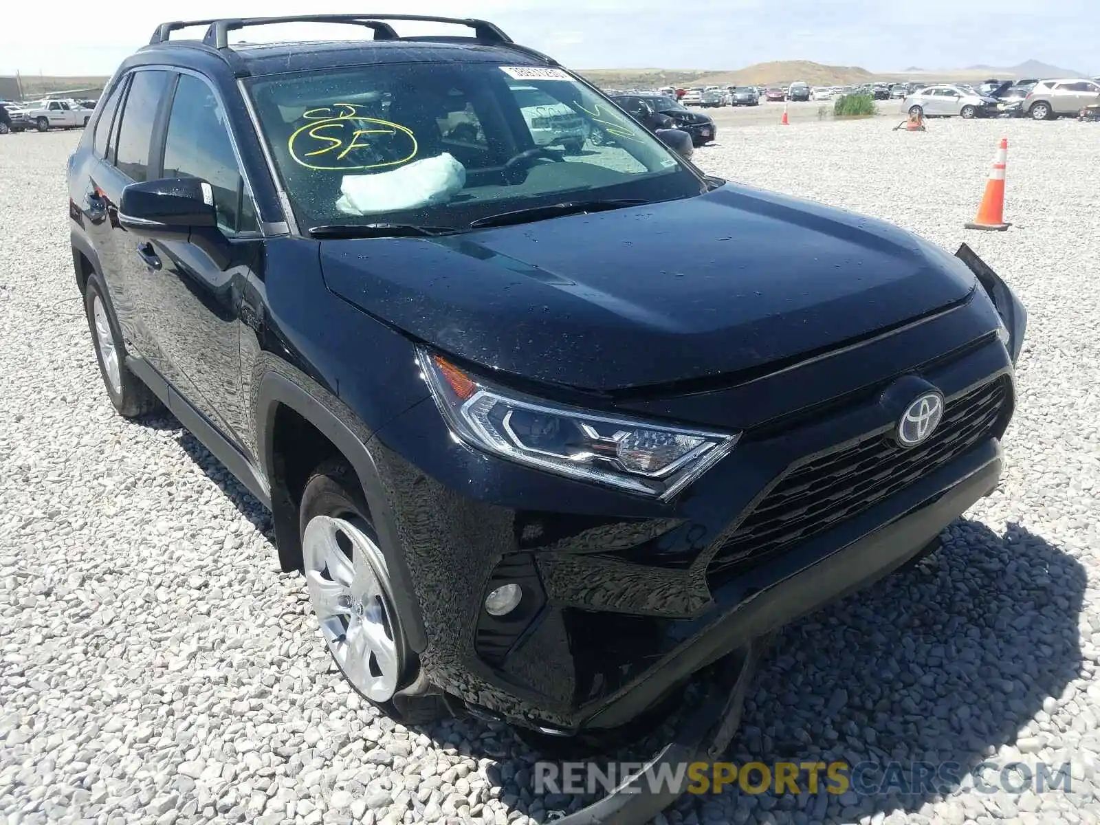 1 Photograph of a damaged car 2T3RWRFV5LW067139 TOYOTA RAV4 2020