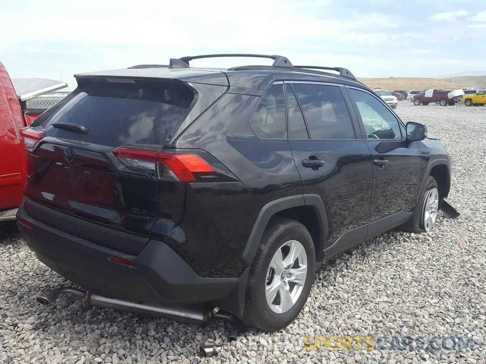 4 Photograph of a damaged car 2T3RWRFV5LW067139 TOYOTA RAV4 2020