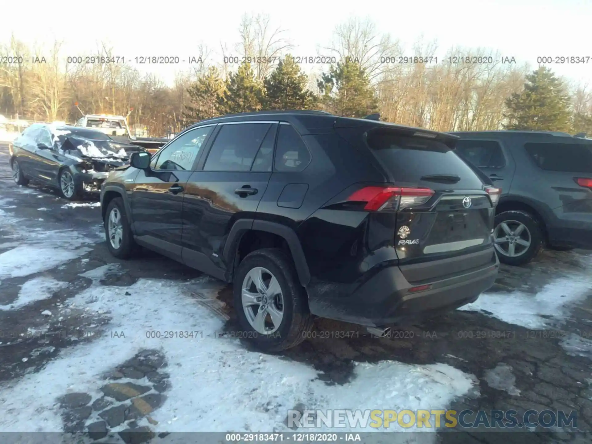 3 Photograph of a damaged car 2T3RWRFV5LW069182 TOYOTA RAV4 2020