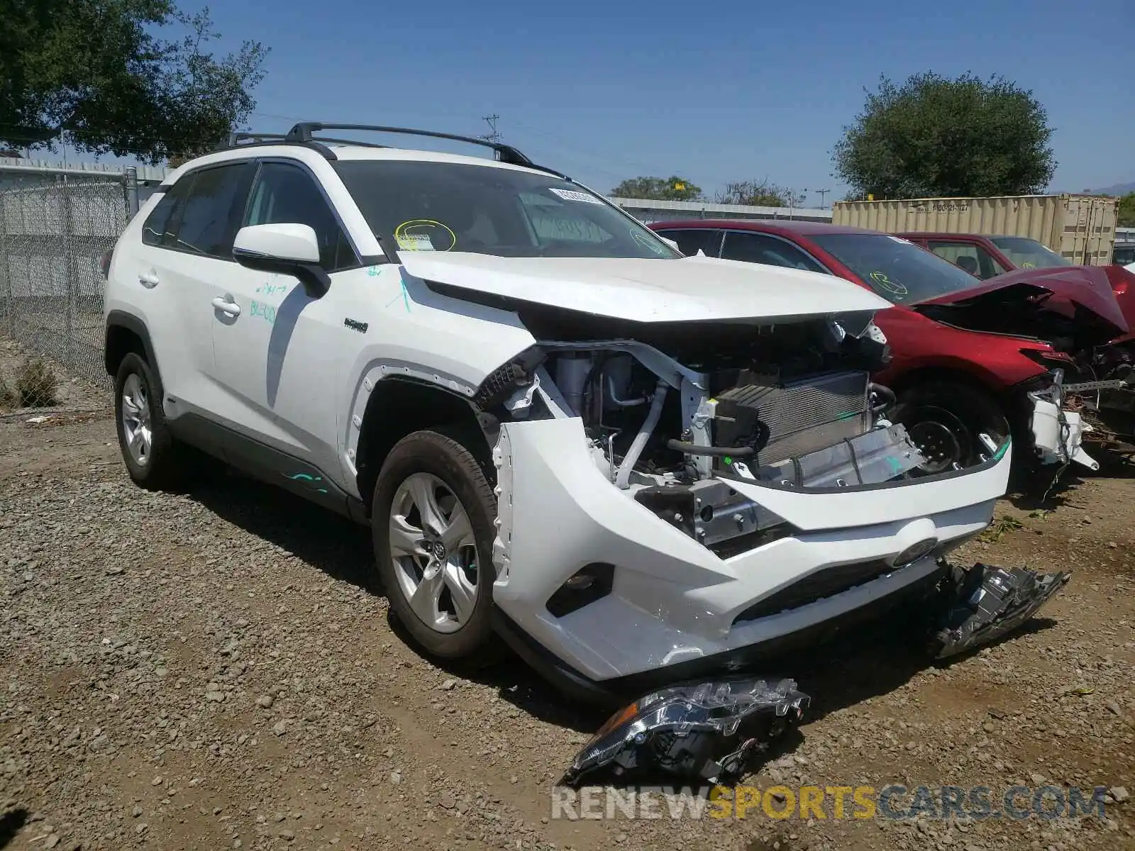 1 Photograph of a damaged car 2T3RWRFV5LW071384 TOYOTA RAV4 2020