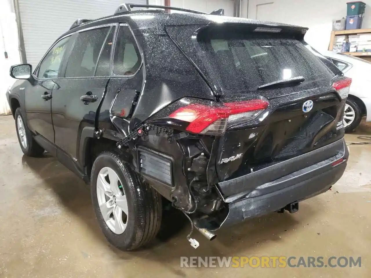 3 Photograph of a damaged car 2T3RWRFV5LW072048 TOYOTA RAV4 2020