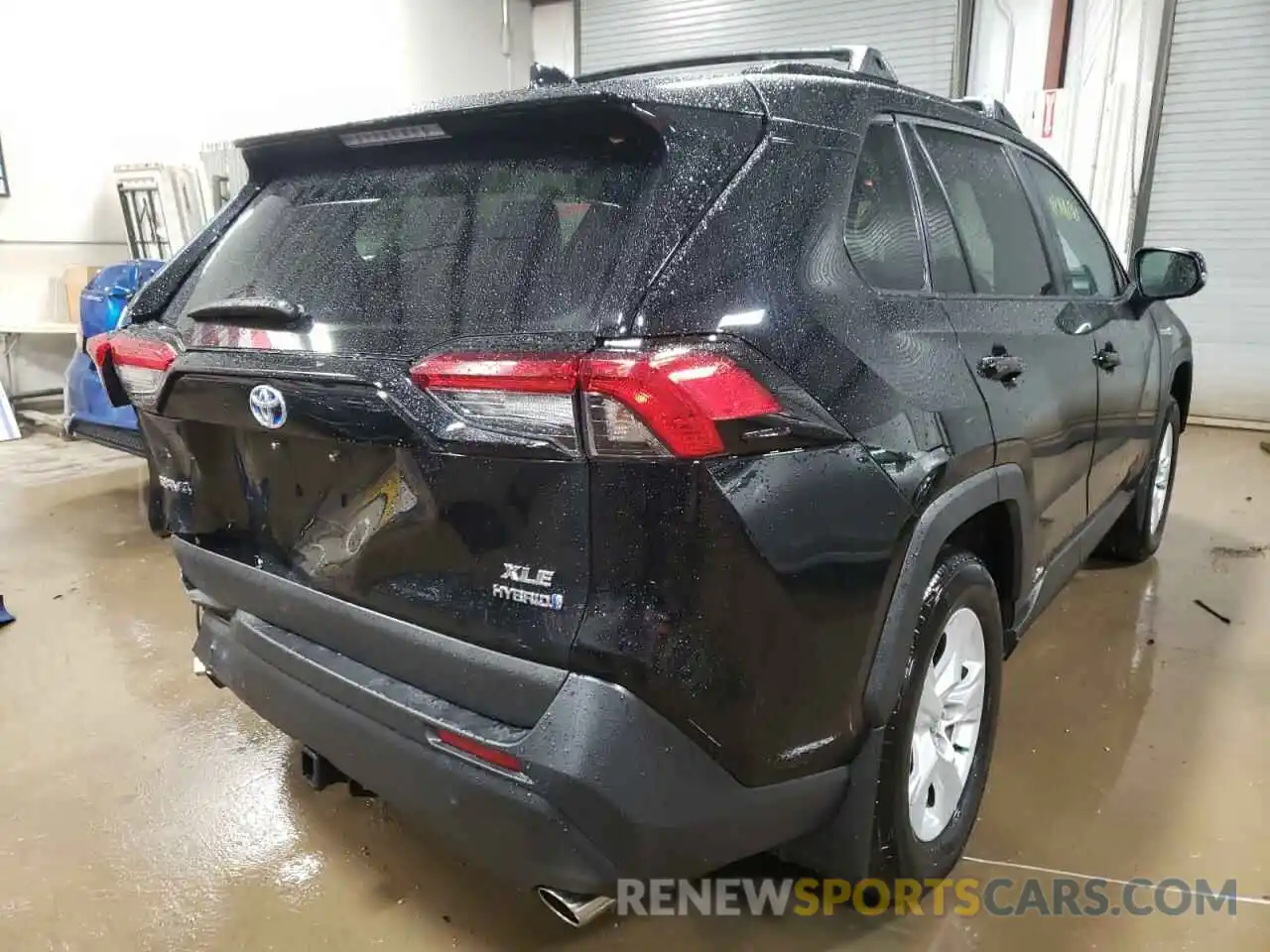 4 Photograph of a damaged car 2T3RWRFV5LW072048 TOYOTA RAV4 2020