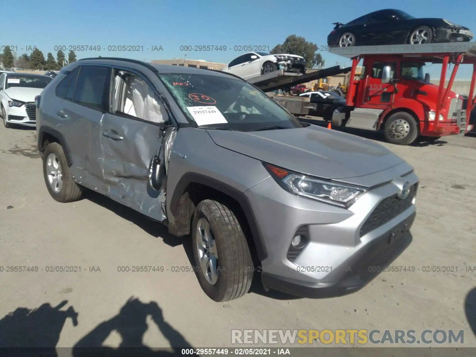 1 Photograph of a damaged car 2T3RWRFV5LW073099 TOYOTA RAV4 2020