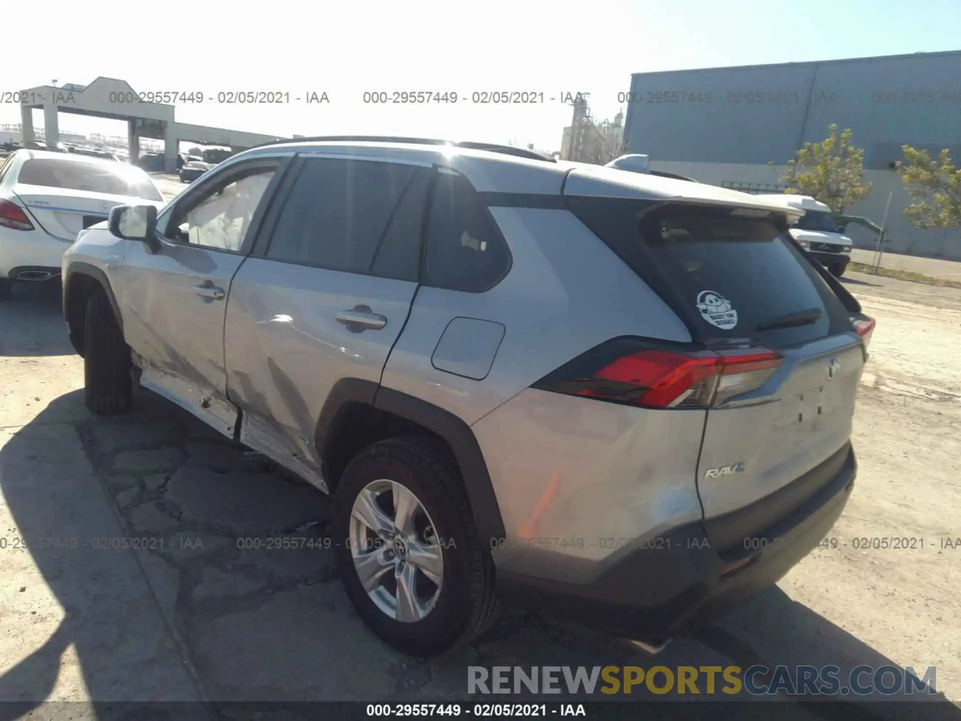 3 Фотография поврежденного автомобиля 2T3RWRFV5LW073099 TOYOTA RAV4 2020