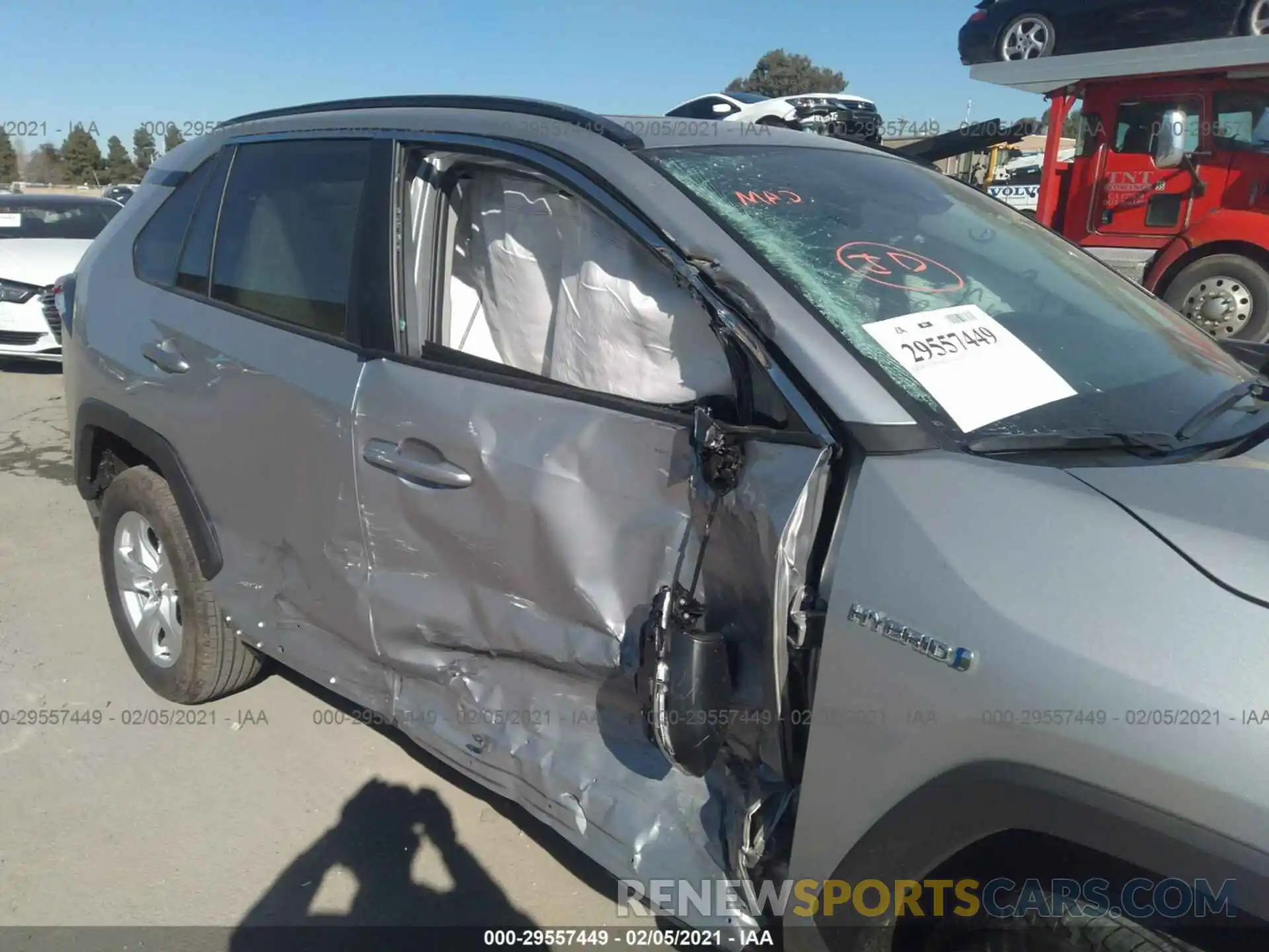 6 Photograph of a damaged car 2T3RWRFV5LW073099 TOYOTA RAV4 2020