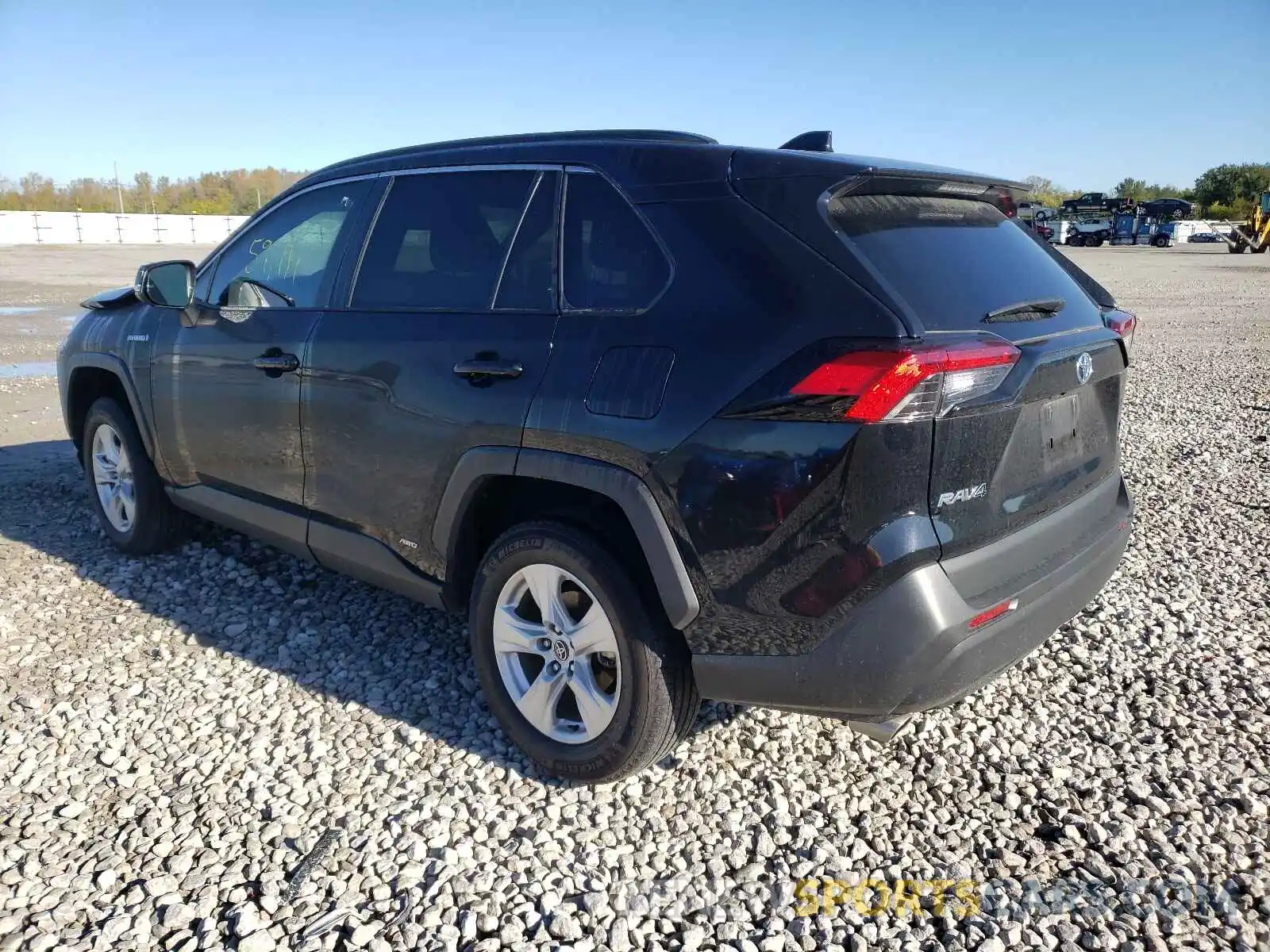 3 Photograph of a damaged car 2T3RWRFV5LW077699 TOYOTA RAV4 2020