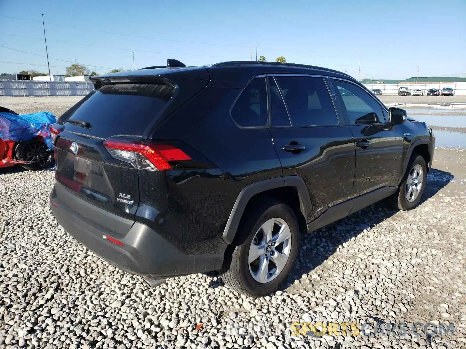 4 Photograph of a damaged car 2T3RWRFV5LW077699 TOYOTA RAV4 2020