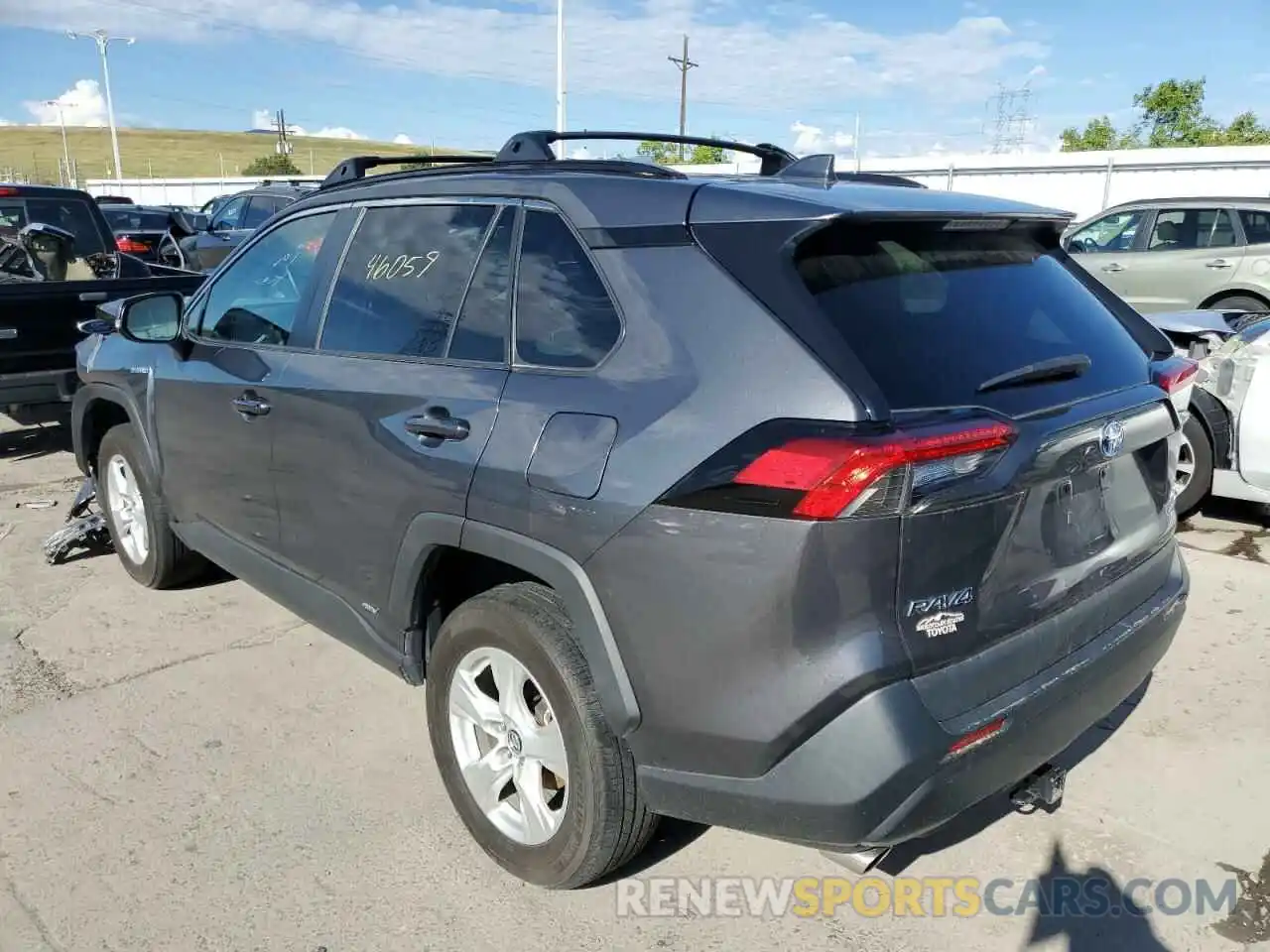 3 Photograph of a damaged car 2T3RWRFV5LW079520 TOYOTA RAV4 2020