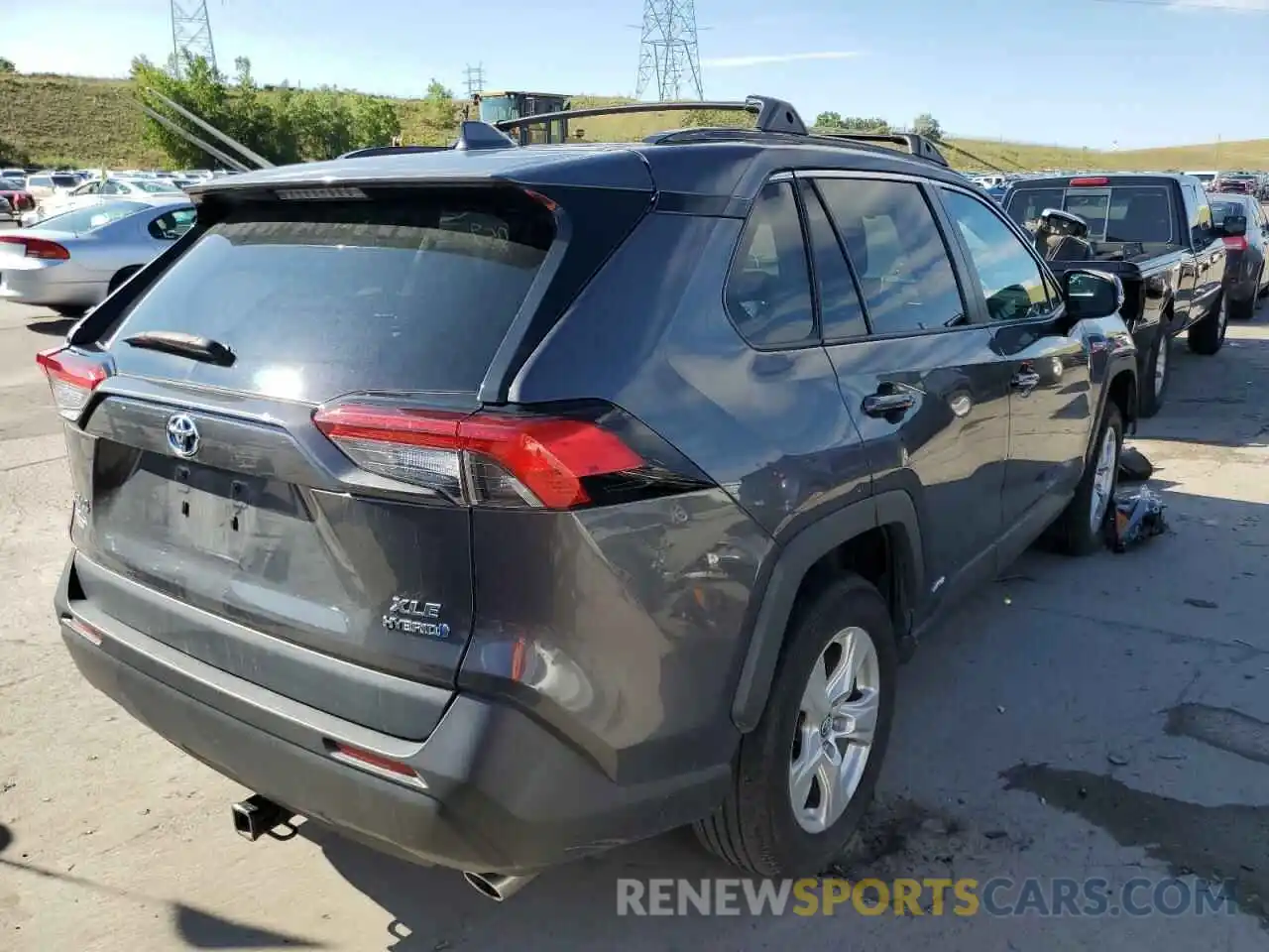 4 Photograph of a damaged car 2T3RWRFV5LW079520 TOYOTA RAV4 2020