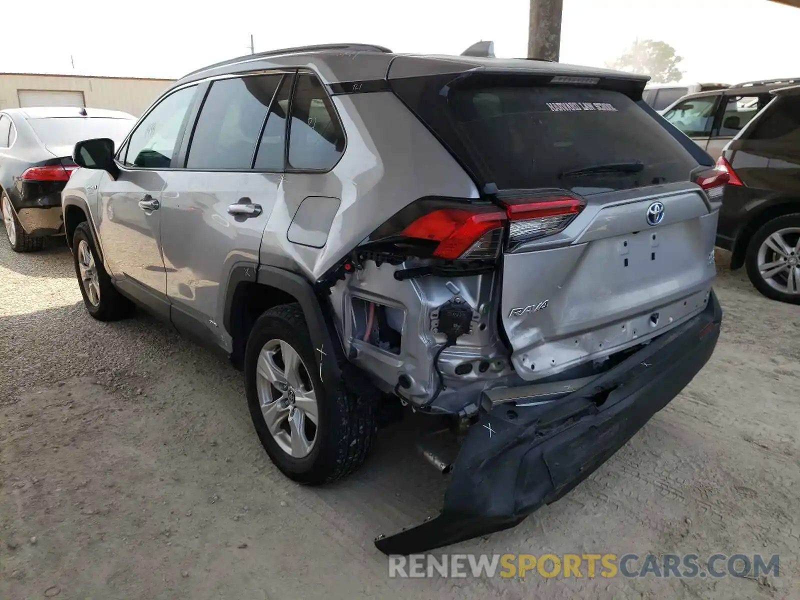 3 Photograph of a damaged car 2T3RWRFV5LW079937 TOYOTA RAV4 2020