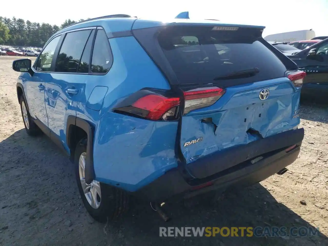 3 Photograph of a damaged car 2T3RWRFV5LW080652 TOYOTA RAV4 2020