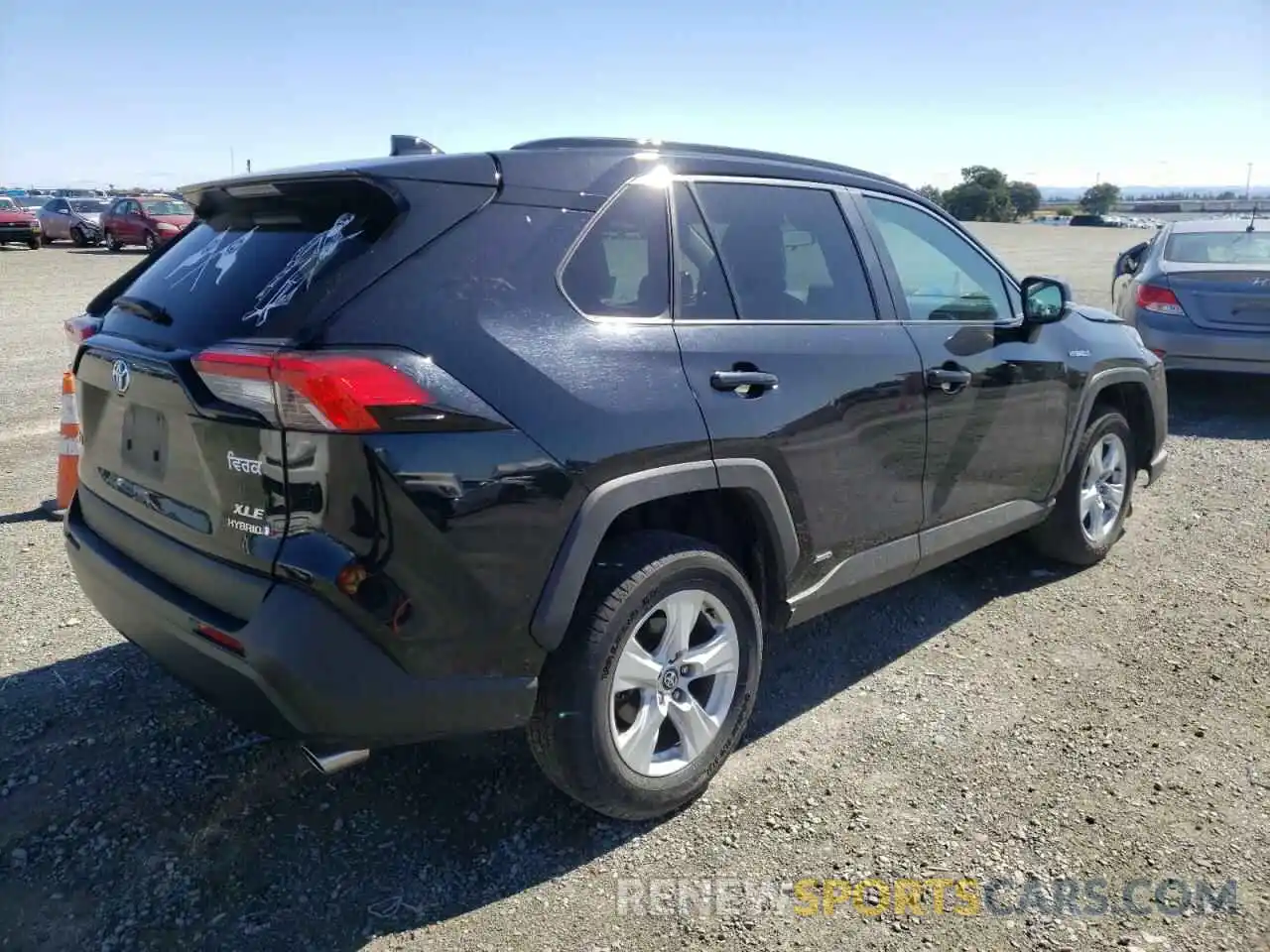 4 Photograph of a damaged car 2T3RWRFV5LW082210 TOYOTA RAV4 2020