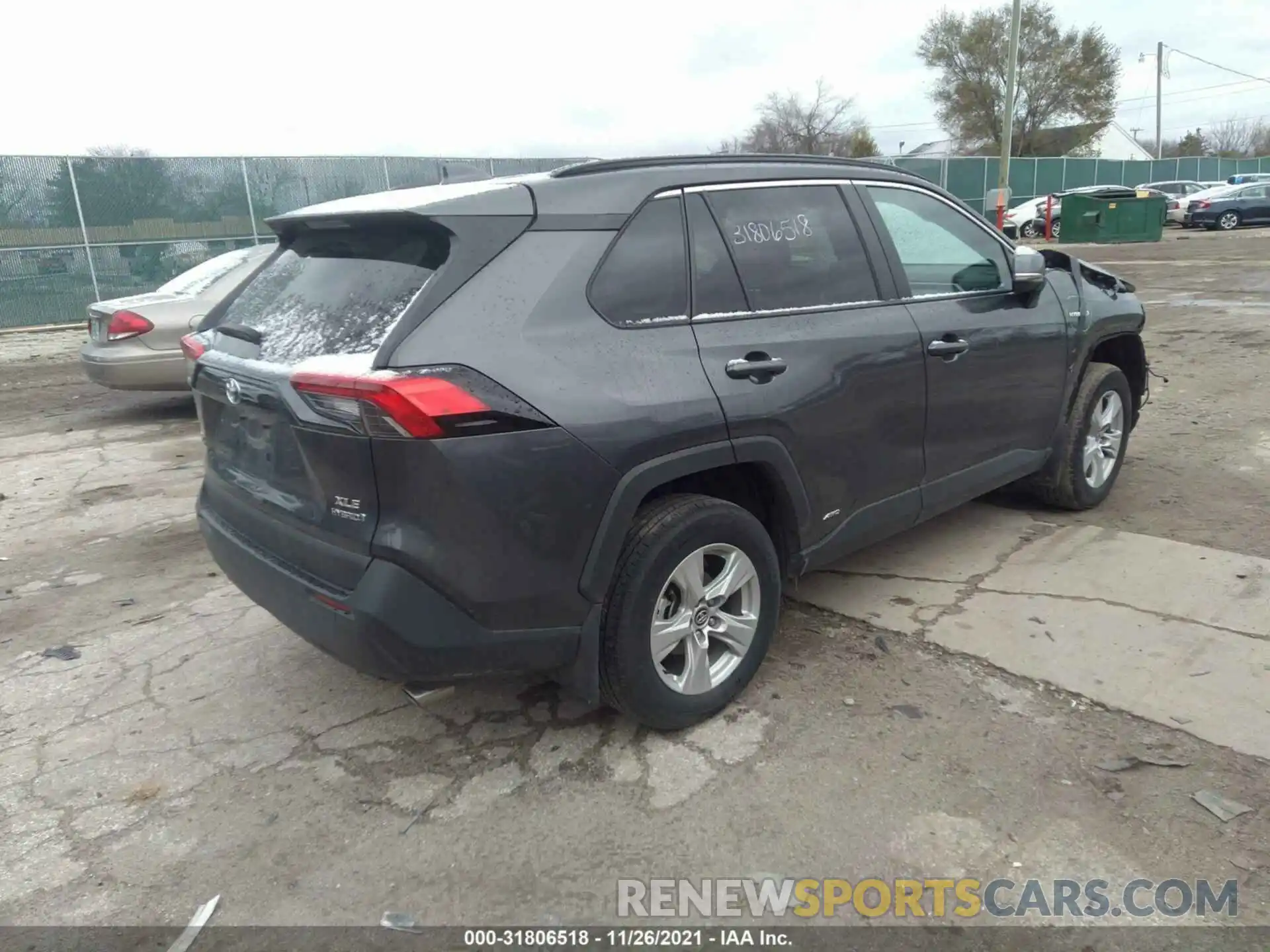 4 Photograph of a damaged car 2T3RWRFV5LW084006 TOYOTA RAV4 2020