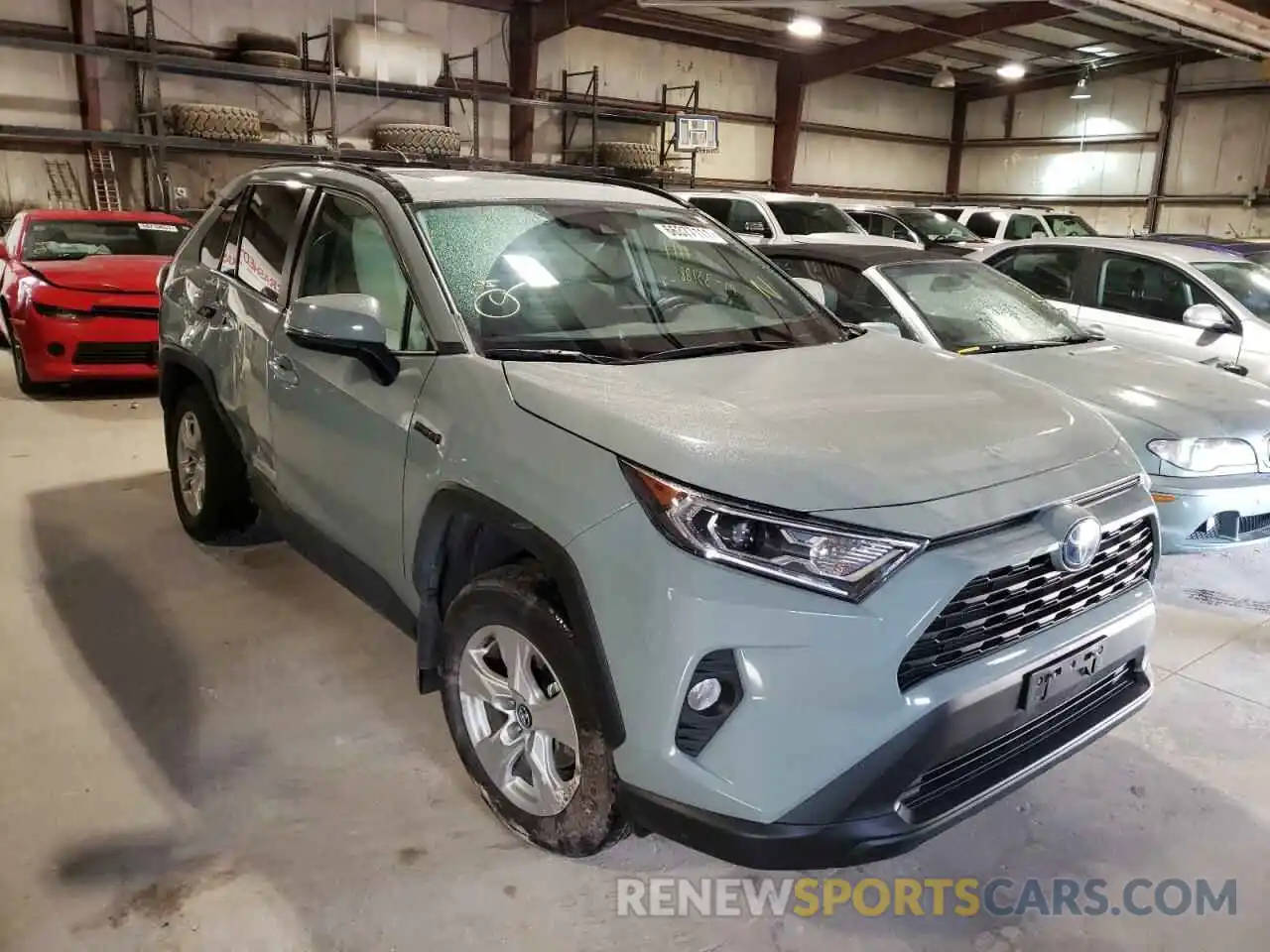 1 Photograph of a damaged car 2T3RWRFV5LW084636 TOYOTA RAV4 2020