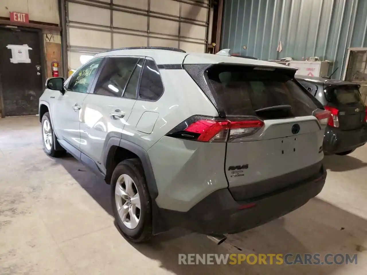 3 Photograph of a damaged car 2T3RWRFV5LW084636 TOYOTA RAV4 2020