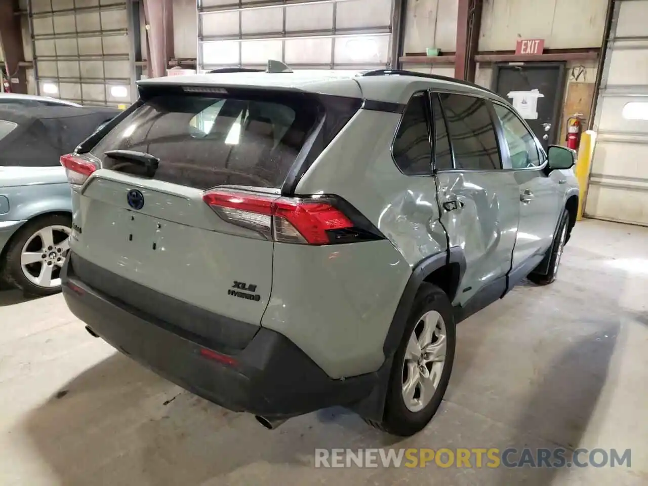 4 Photograph of a damaged car 2T3RWRFV5LW084636 TOYOTA RAV4 2020