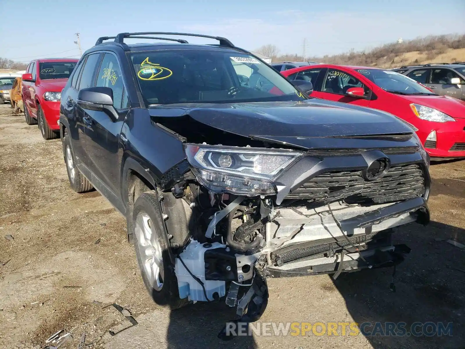 1 Photograph of a damaged car 2T3RWRFV5LW086449 TOYOTA RAV4 2020