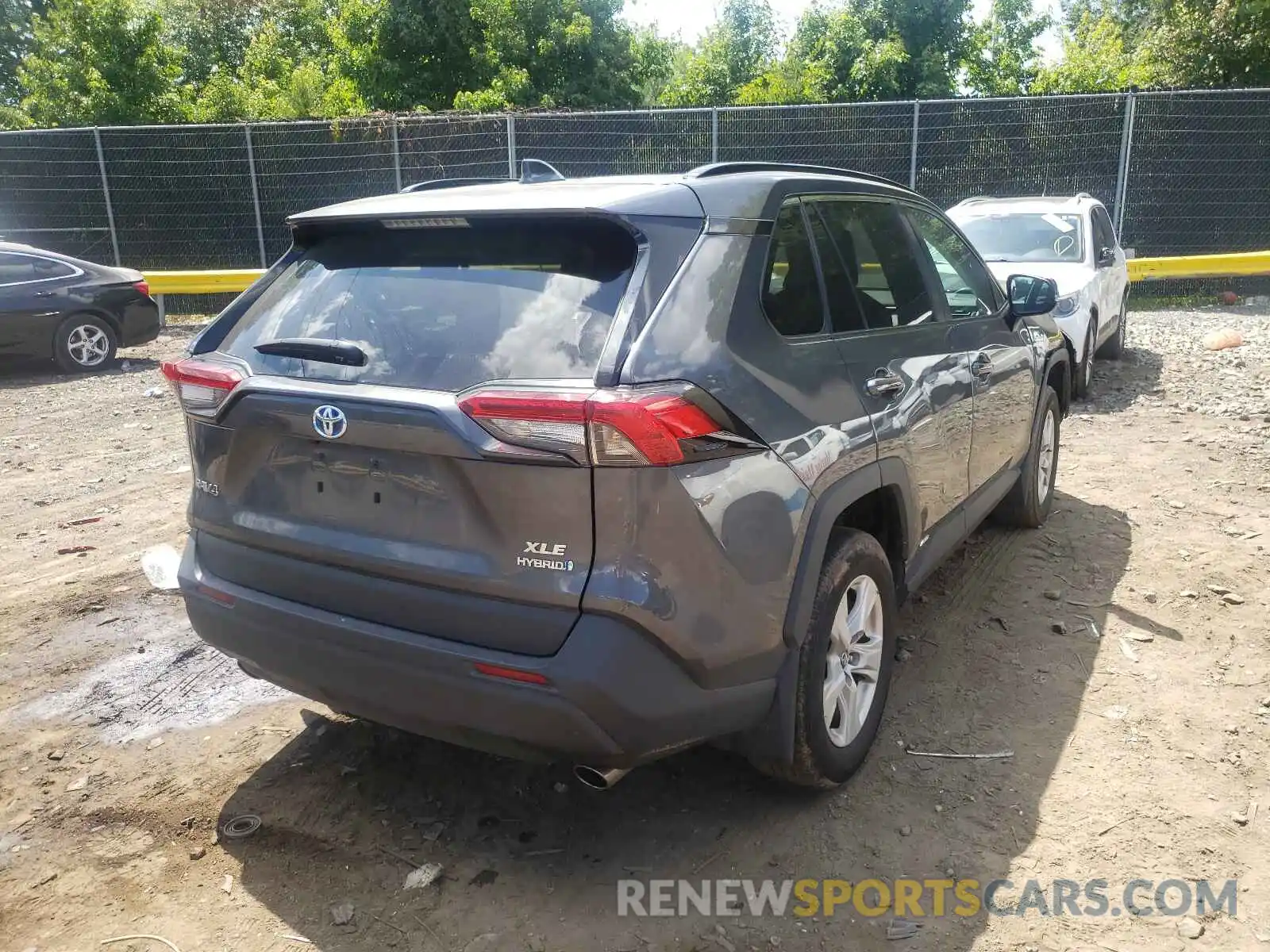 4 Photograph of a damaged car 2T3RWRFV5LW092252 TOYOTA RAV4 2020