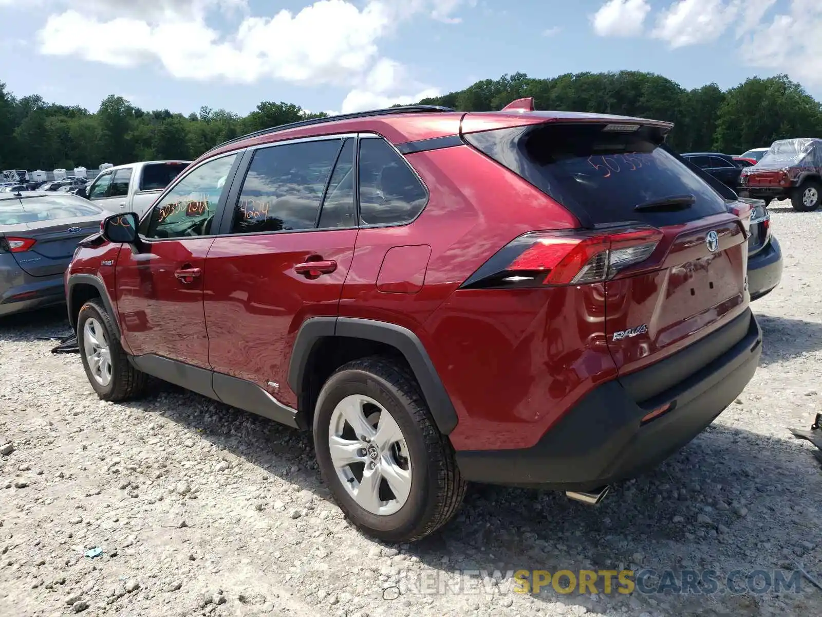 3 Photograph of a damaged car 2T3RWRFV5LW095720 TOYOTA RAV4 2020