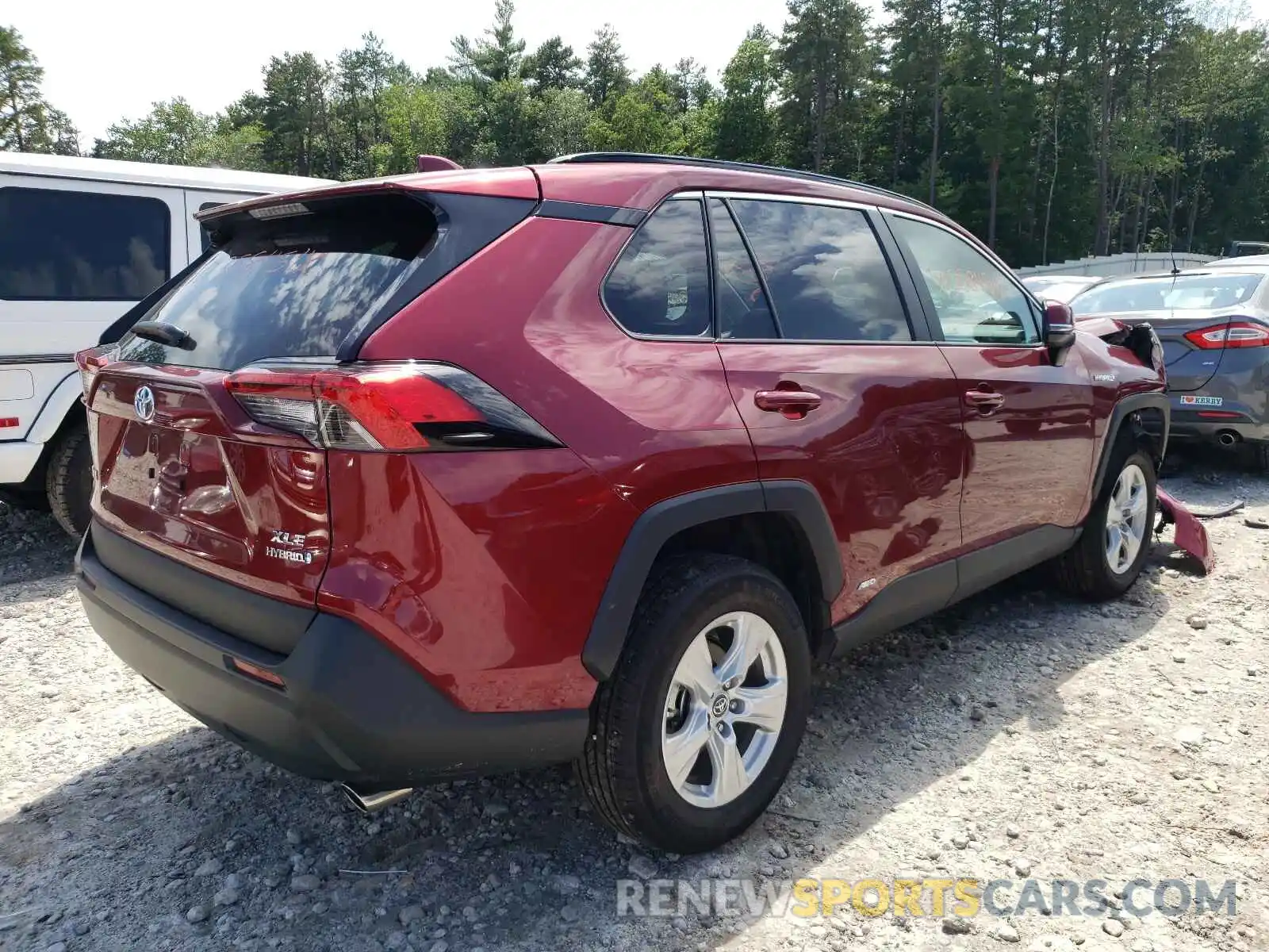 4 Photograph of a damaged car 2T3RWRFV5LW095720 TOYOTA RAV4 2020