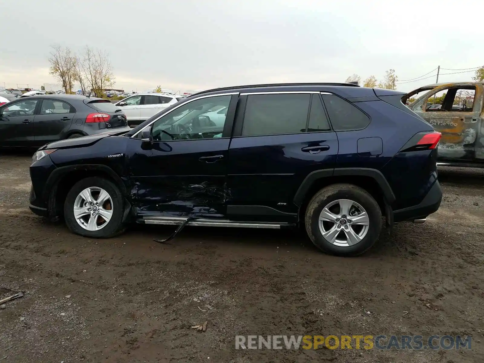 9 Photograph of a damaged car 2T3RWRFV5LW099251 TOYOTA RAV4 2020