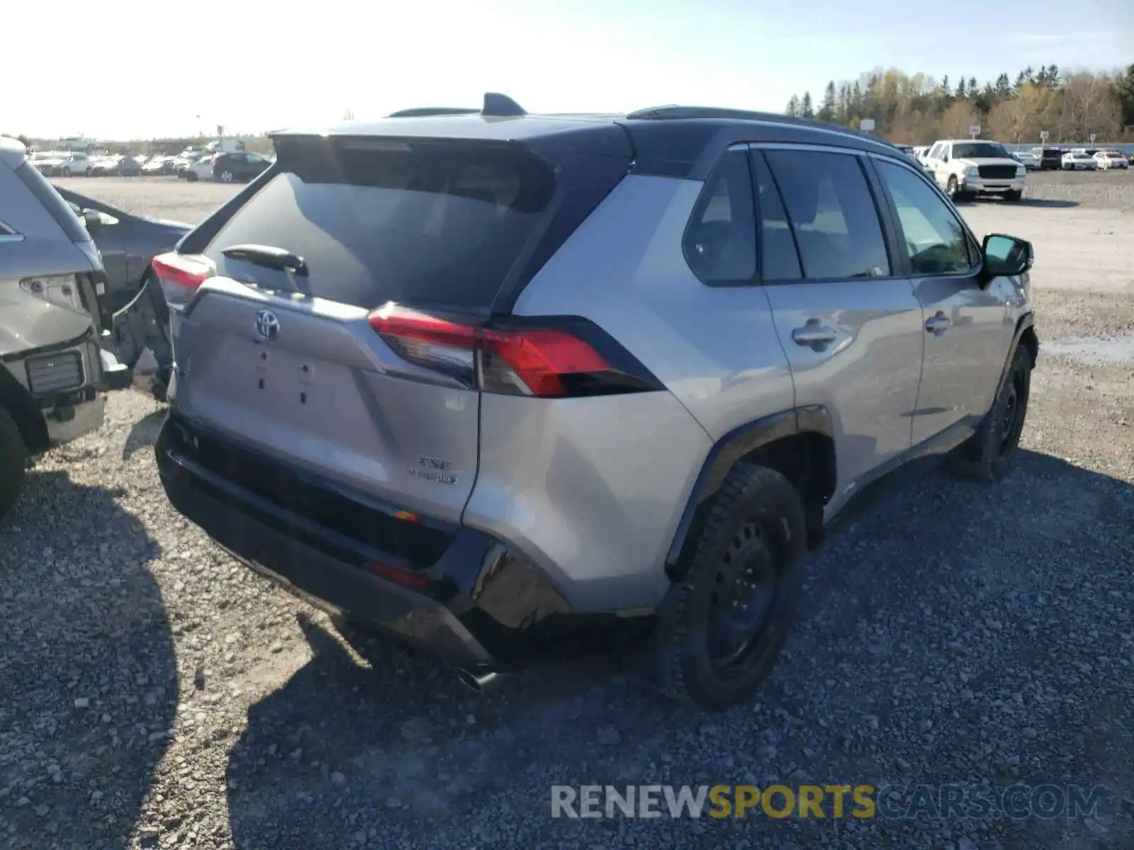 4 Photograph of a damaged car 2T3RWRFV6LW048356 TOYOTA RAV4 2020