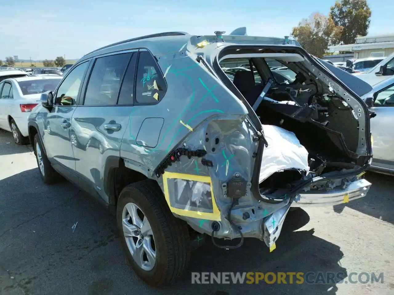 3 Photograph of a damaged car 2T3RWRFV6LW051970 TOYOTA RAV4 2020