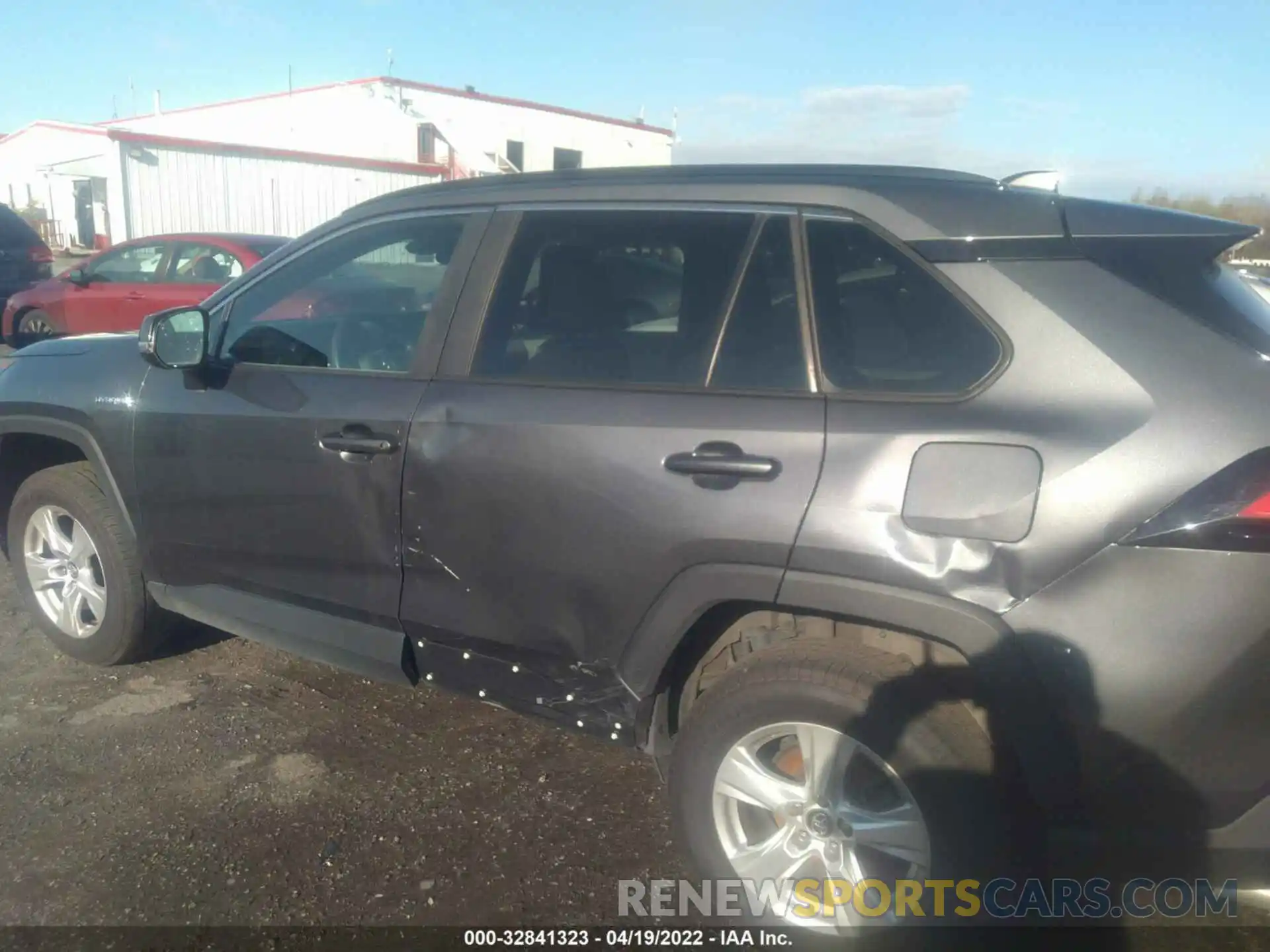 6 Photograph of a damaged car 2T3RWRFV6LW053962 TOYOTA RAV4 2020