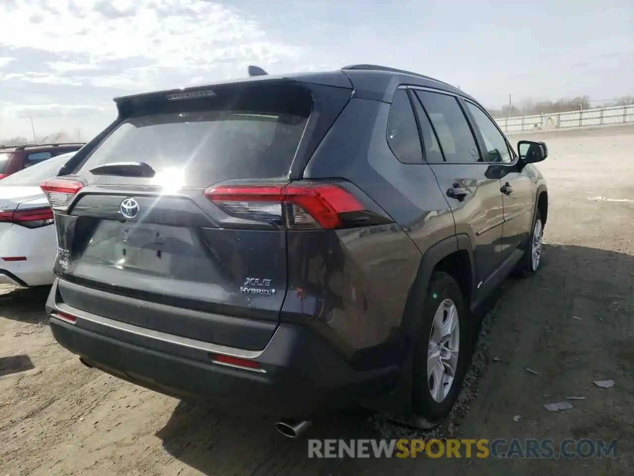 4 Photograph of a damaged car 2T3RWRFV6LW060104 TOYOTA RAV4 2020