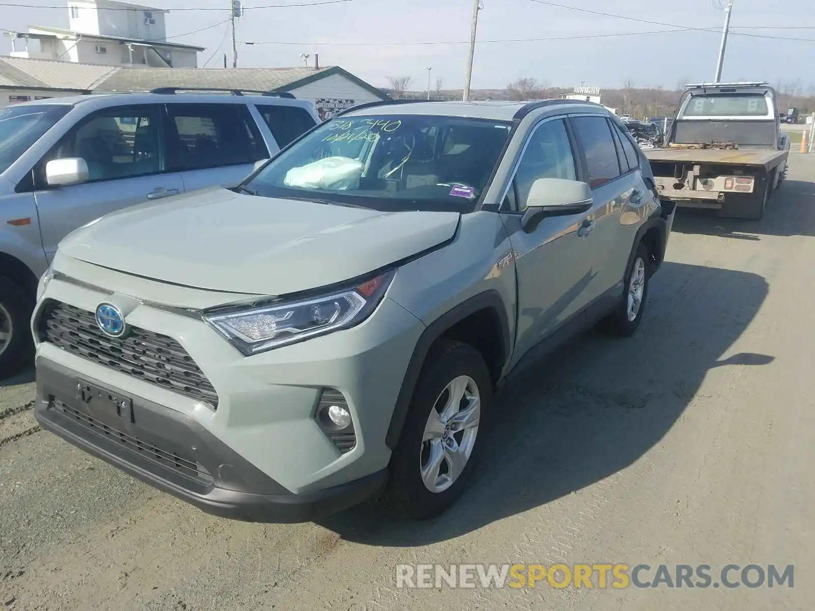 1 Photograph of a damaged car 2T3RWRFV6LW061964 TOYOTA RAV4 2020