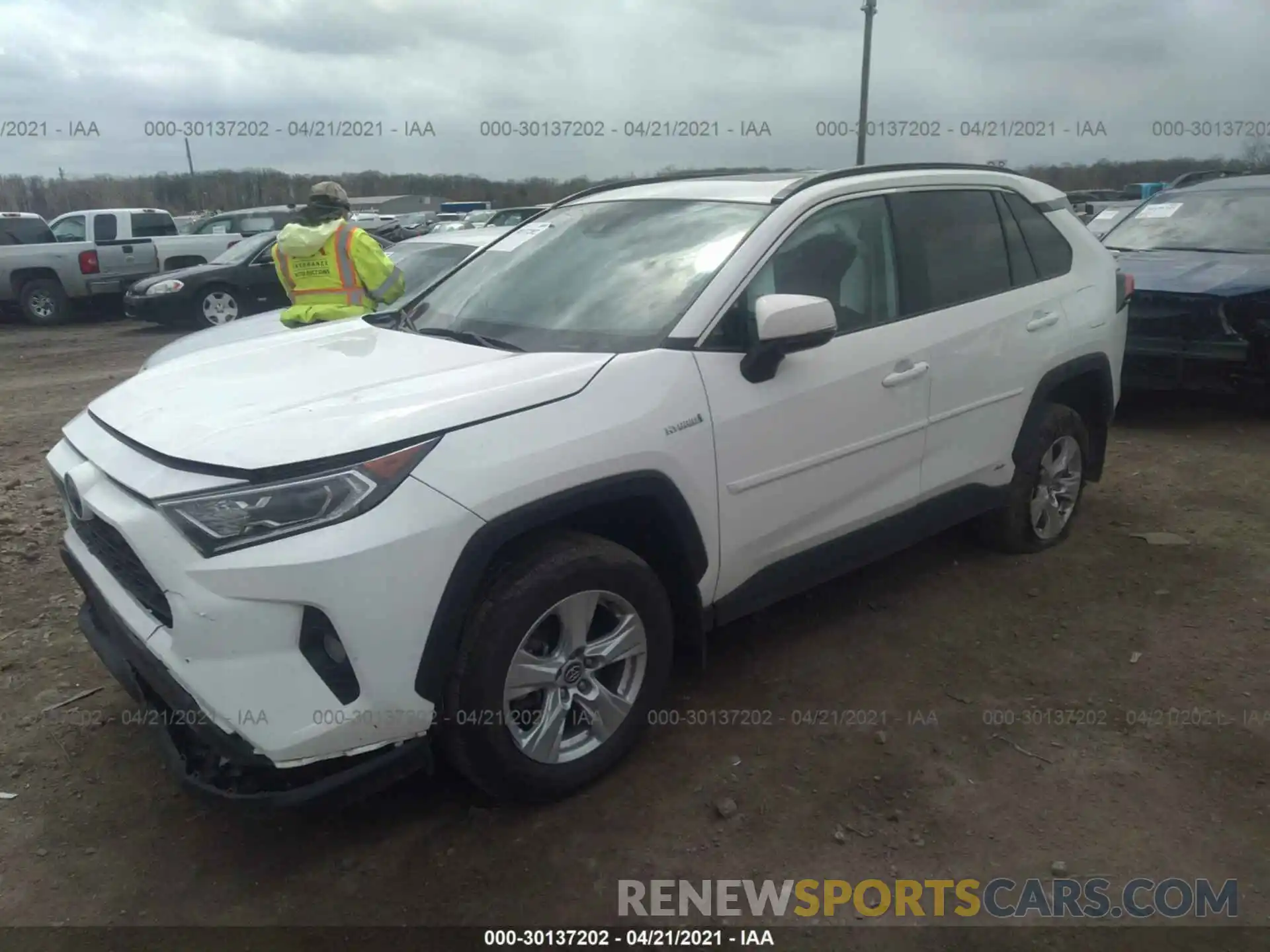 2 Photograph of a damaged car 2T3RWRFV6LW073841 TOYOTA RAV4 2020