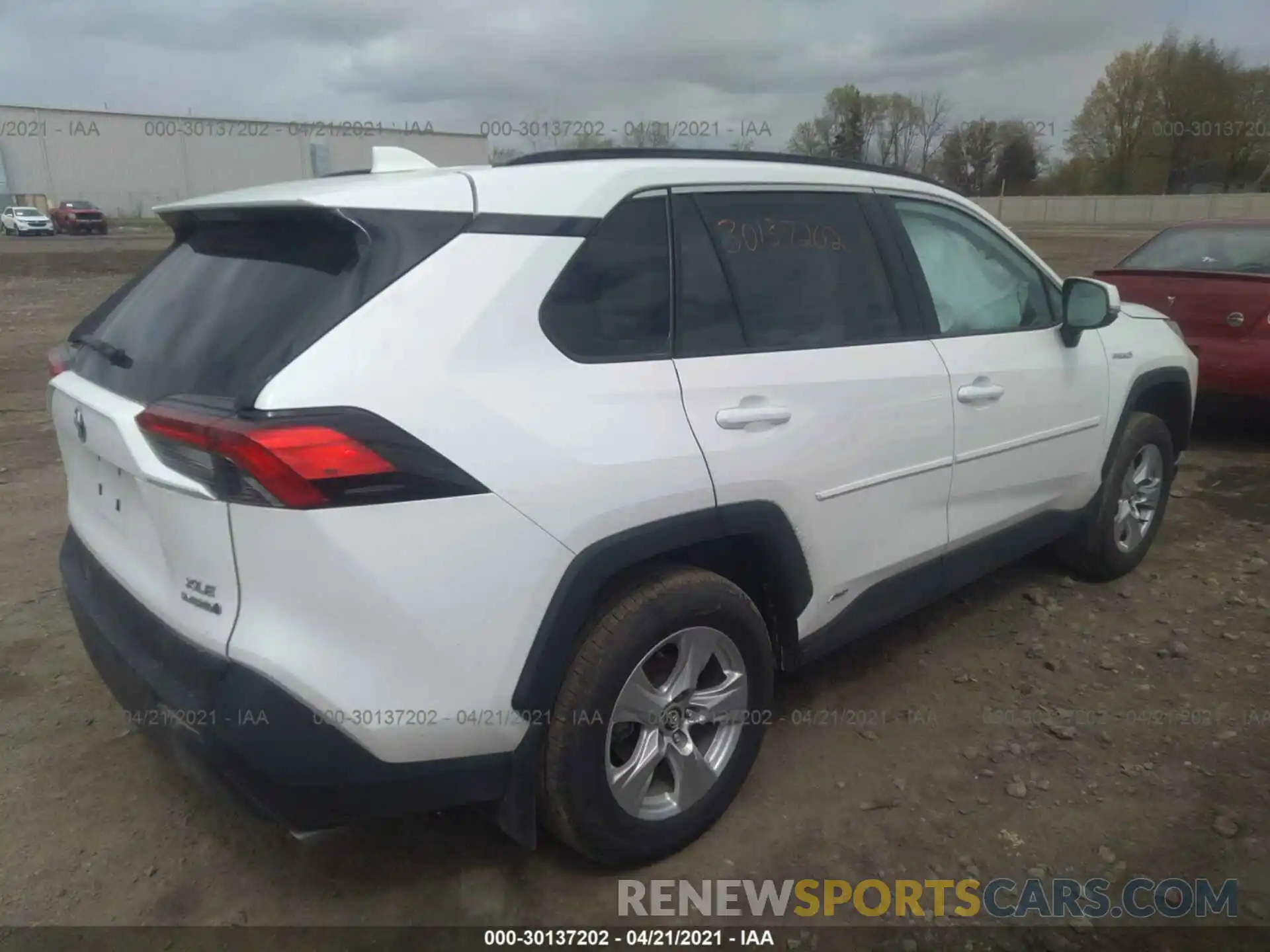 4 Photograph of a damaged car 2T3RWRFV6LW073841 TOYOTA RAV4 2020