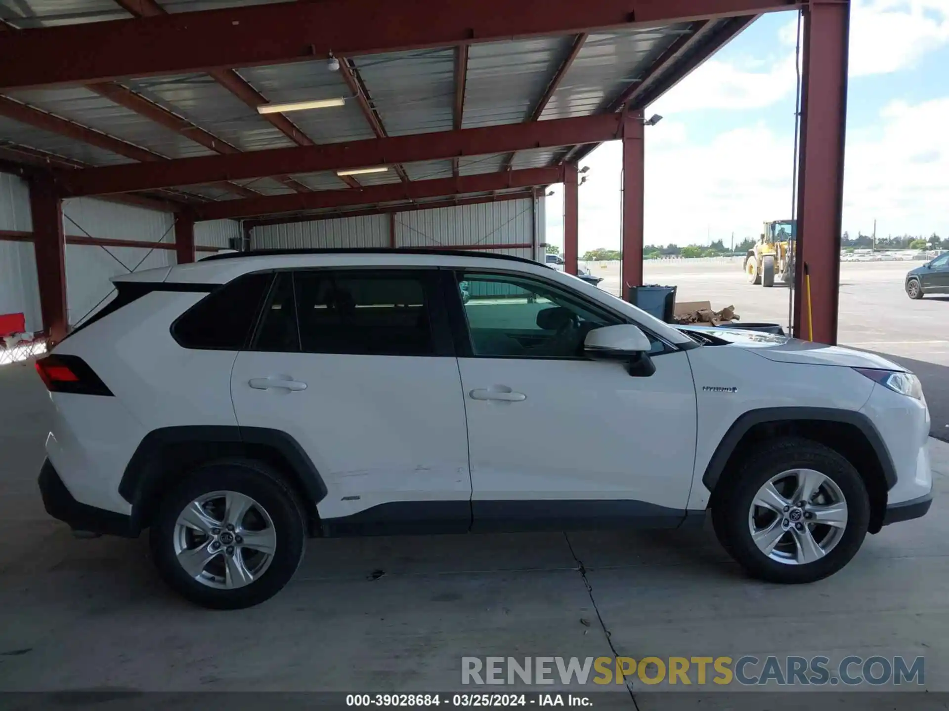 13 Photograph of a damaged car 2T3RWRFV6LW077971 TOYOTA RAV4 2020