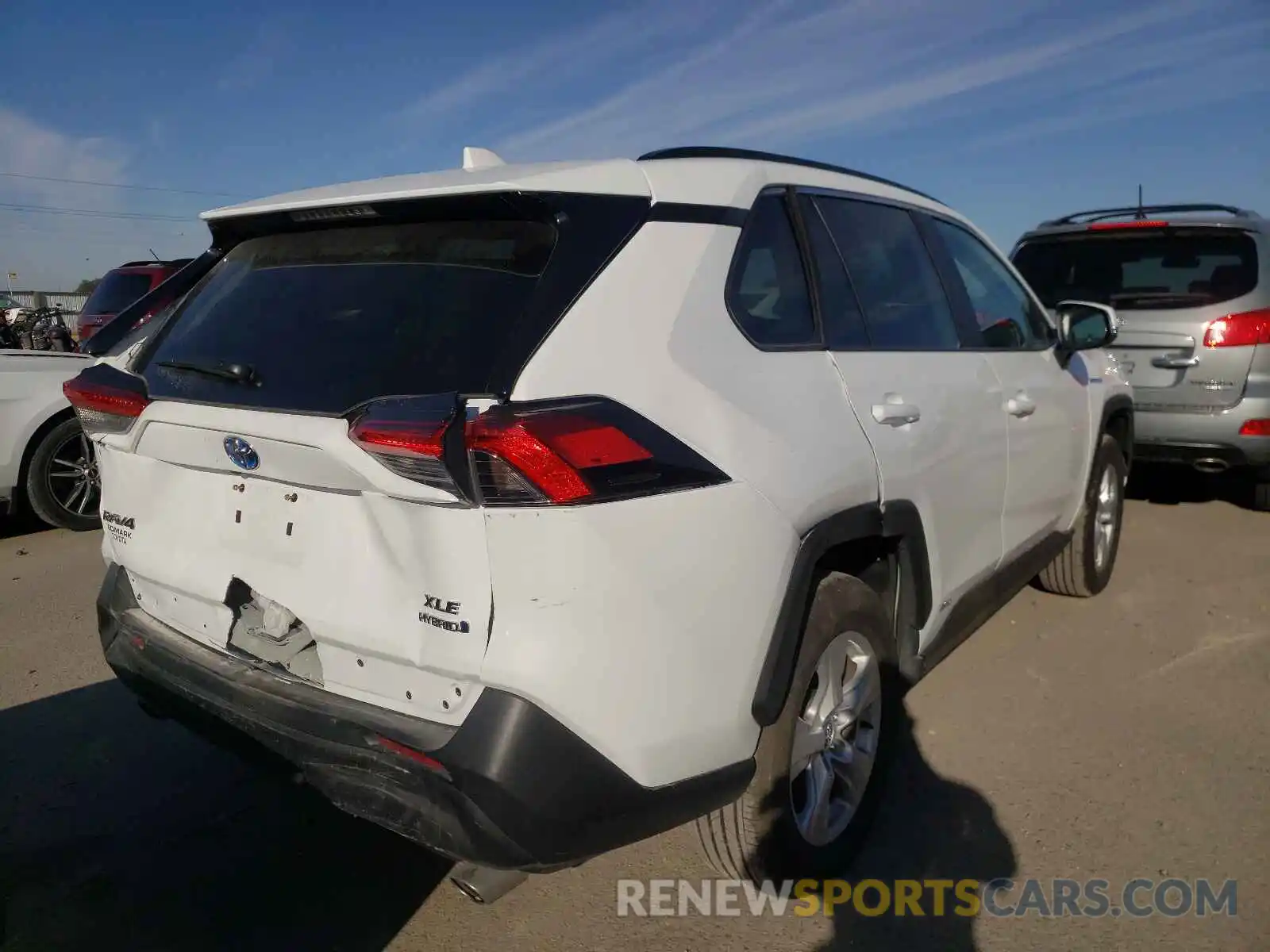 4 Photograph of a damaged car 2T3RWRFV6LW085455 TOYOTA RAV4 2020