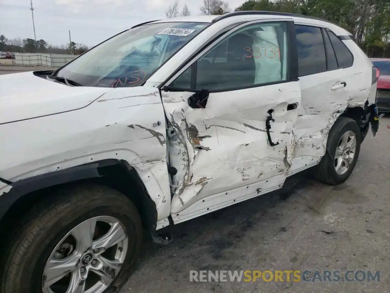 9 Photograph of a damaged car 2T3RWRFV6LW090607 TOYOTA RAV4 2020