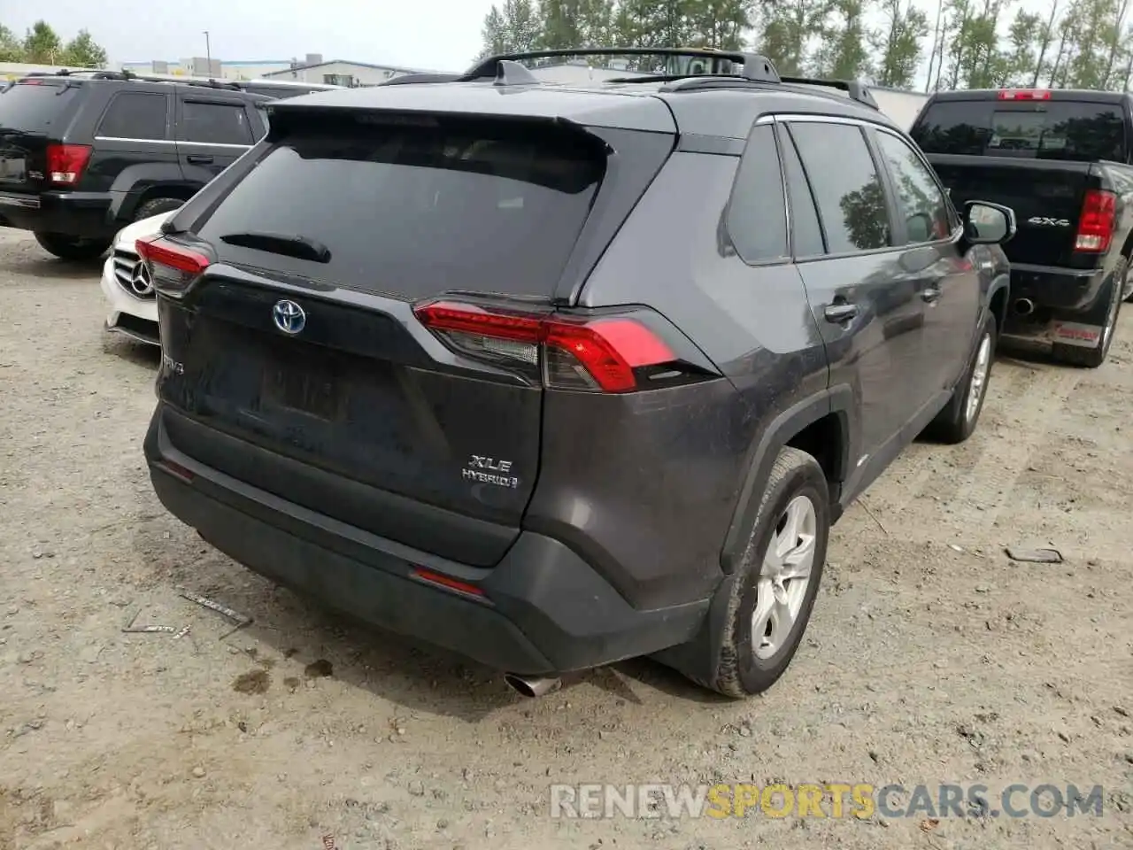 4 Photograph of a damaged car 2T3RWRFV6LW092079 TOYOTA RAV4 2020