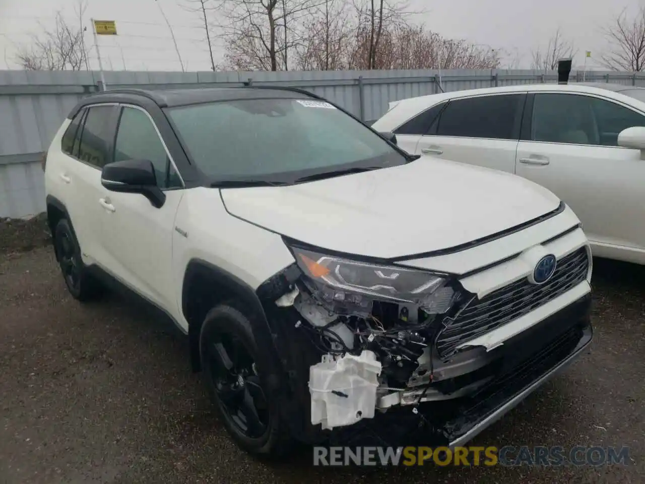 1 Photograph of a damaged car 2T3RWRFV6LW101413 TOYOTA RAV4 2020