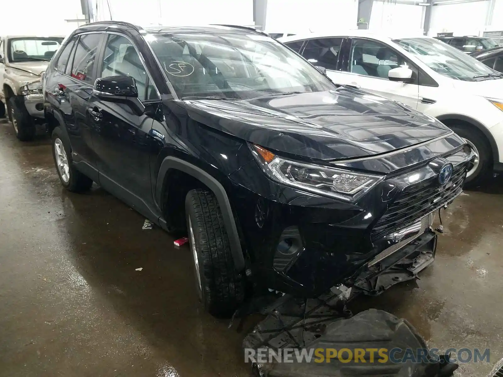 1 Photograph of a damaged car 2T3RWRFV7LW050939 TOYOTA RAV4 2020