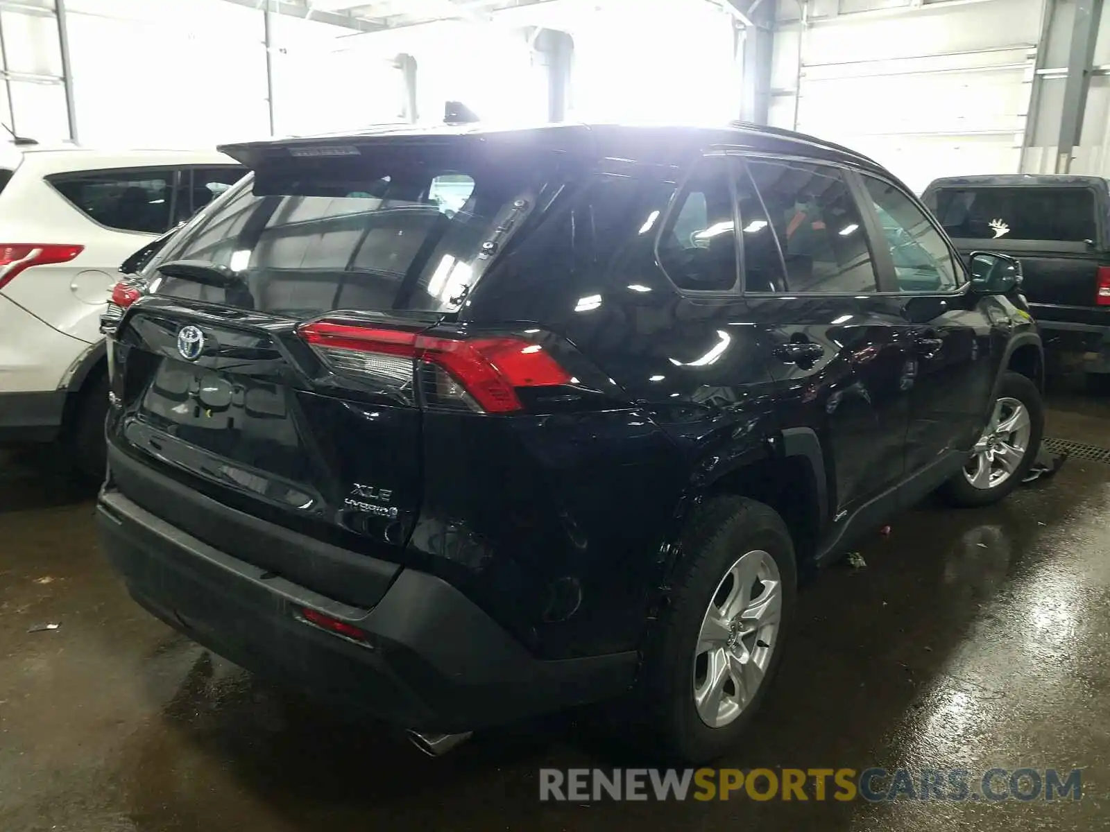 4 Photograph of a damaged car 2T3RWRFV7LW050939 TOYOTA RAV4 2020